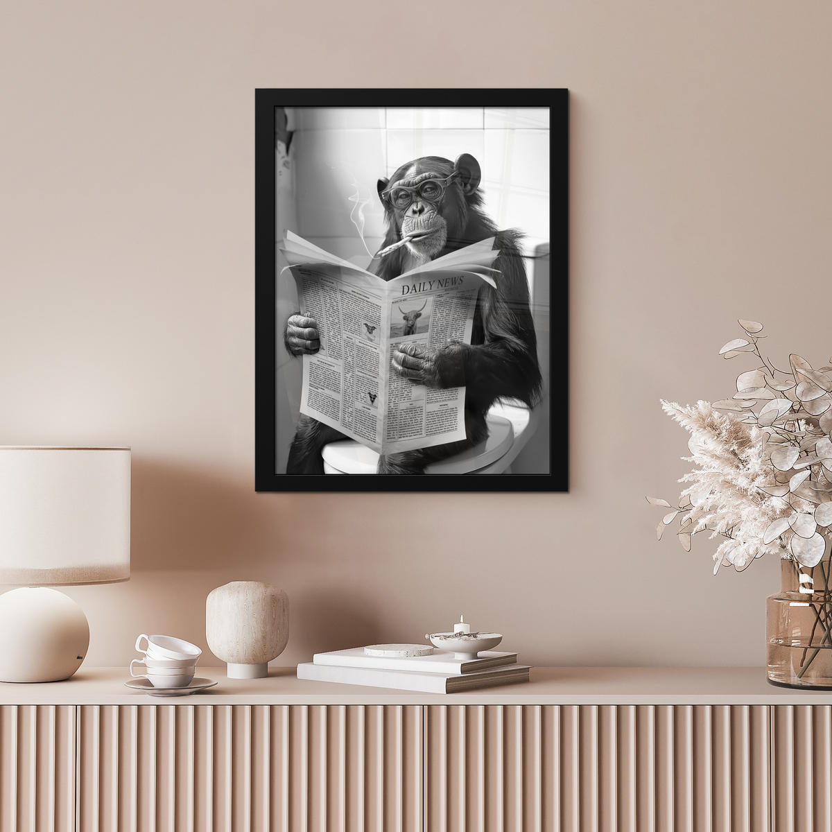 GERAHMTES BILD Affe - WC - Zeitung - Schwarz-Weiß - Humor 30x40 cm - Hellgrau, Papier (30/40cm) - MuchoWow