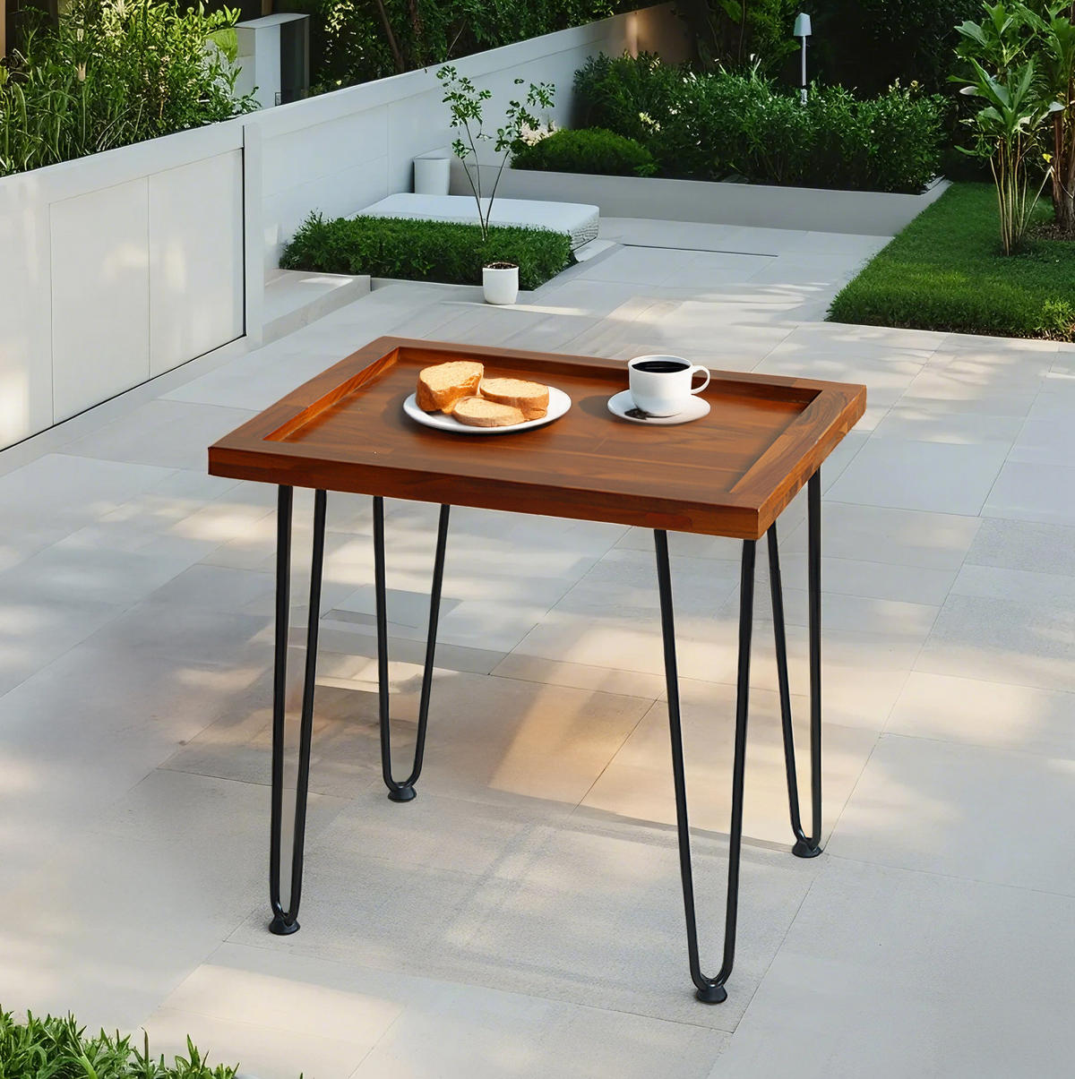 COUCHTISCH aus massivem Mahagoni mit lackierten Eisenfüßen in Naturfarbe - Naturfarben, Holz (55.5/45/53cm) - BEAOK