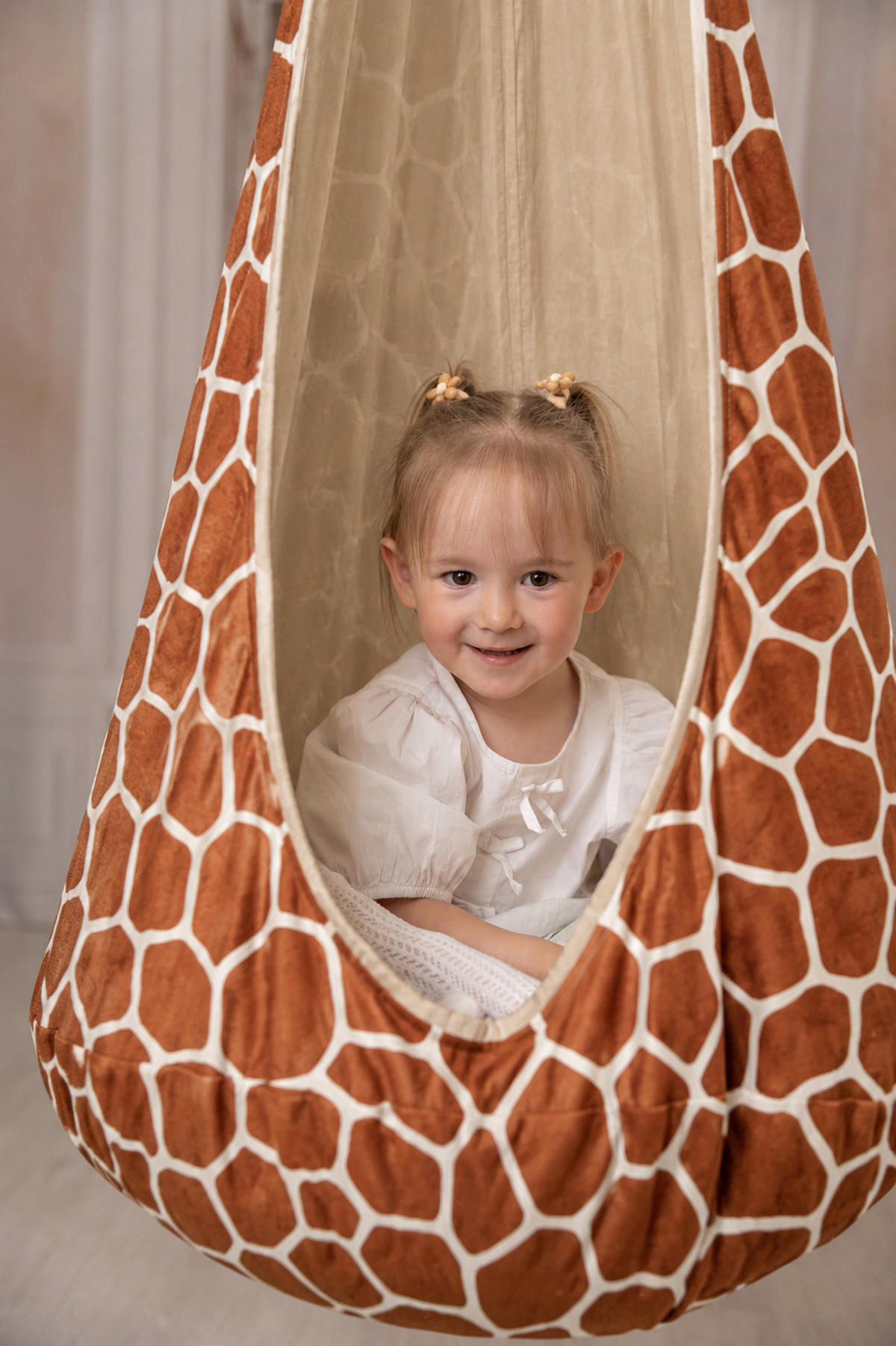KINDER-HÄNGESESSEL XXL Giraffe – weiche Cocoon-Schaukel zum Spielen und Entspannen - Ecru/Braun, Textil (85/180/85cm) - Bees & Blooms