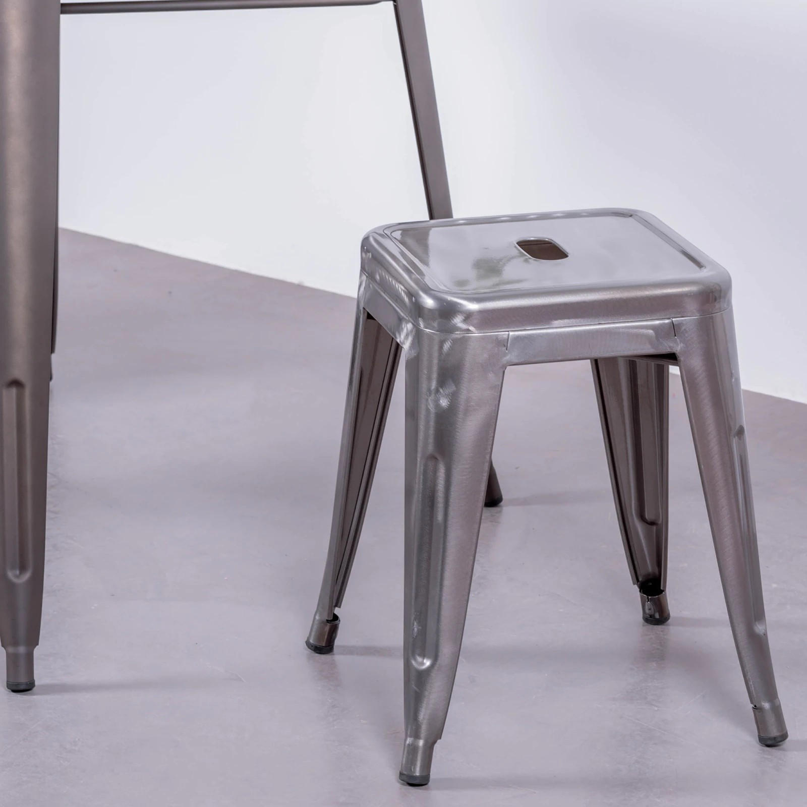 HOCKER Metall Alufarben - Alufarben, Metall (37/46/37cm) - Nest Dream