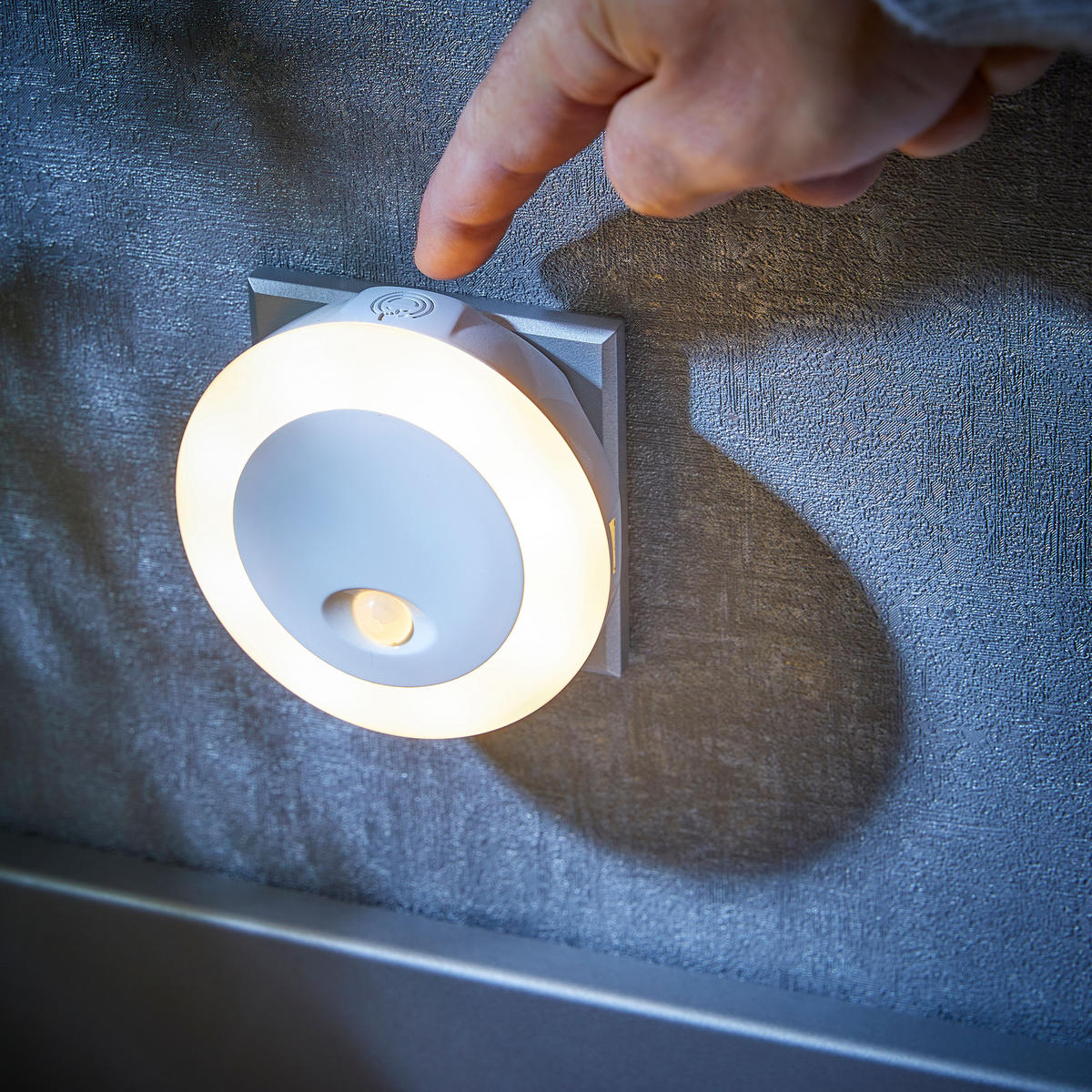 LED-NACHTLICHT - mit Bewegungsmelder und 2x USB-Ladeanschlüssen für warmweißes und buntes Licht, 2er-Set - Weiß, Kunststoff (6.7/9.3/9.3cm) - Northpoint