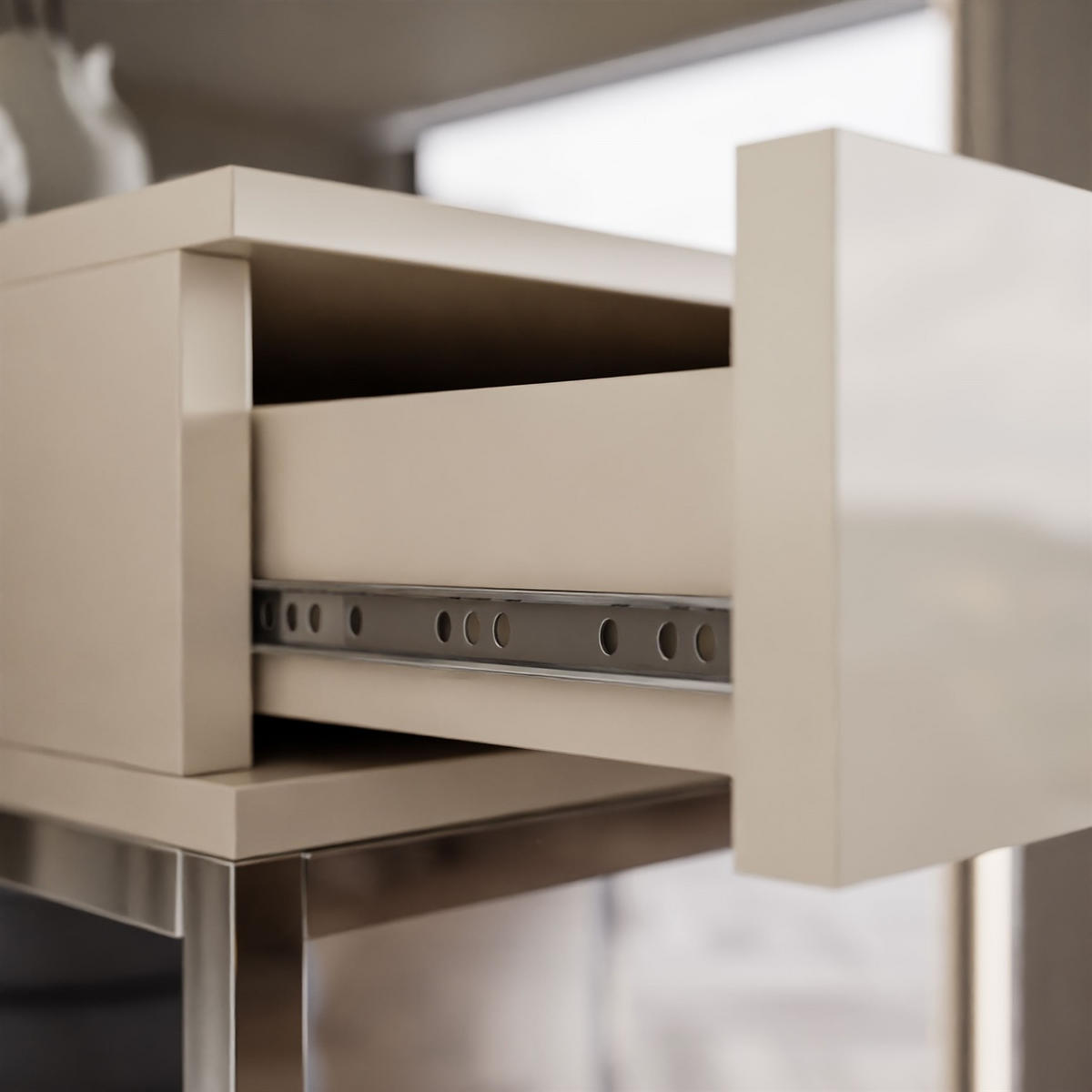 KONSOLE Glamour auf Chromgestell mit Kristallgriff - Kaschmir/Silberfarben, Holzwerkstoff (100/81/42cm) - Lookway