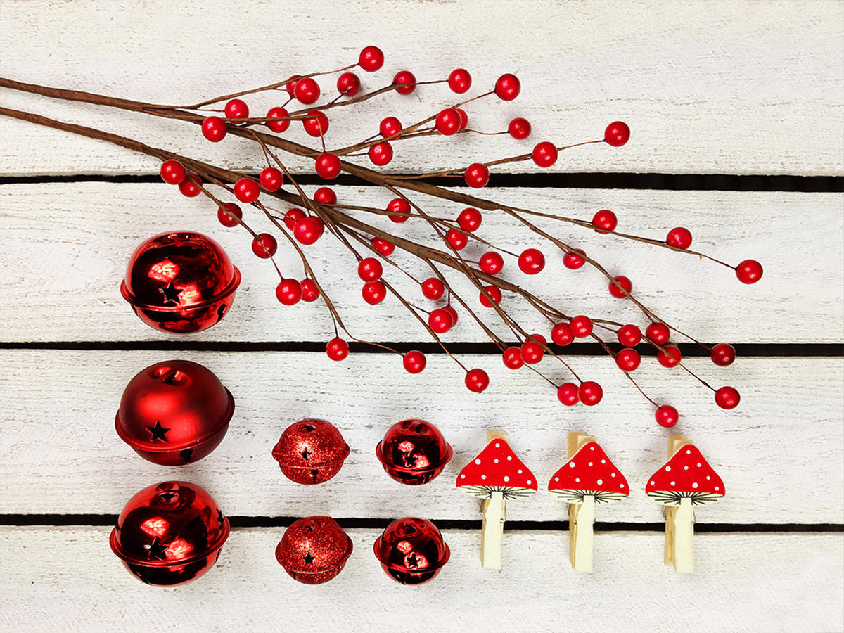 WEIHNACHTSBAUM künstlicher 60 cm mit LED-Beleuchtung, ZAUBERPILZ, mit 36 Weihnachtsbaumschmuck, Pflanztopf mit Jutesack - Rot/Grün, Kunststoff/Stein (40/60cm) - LAALU