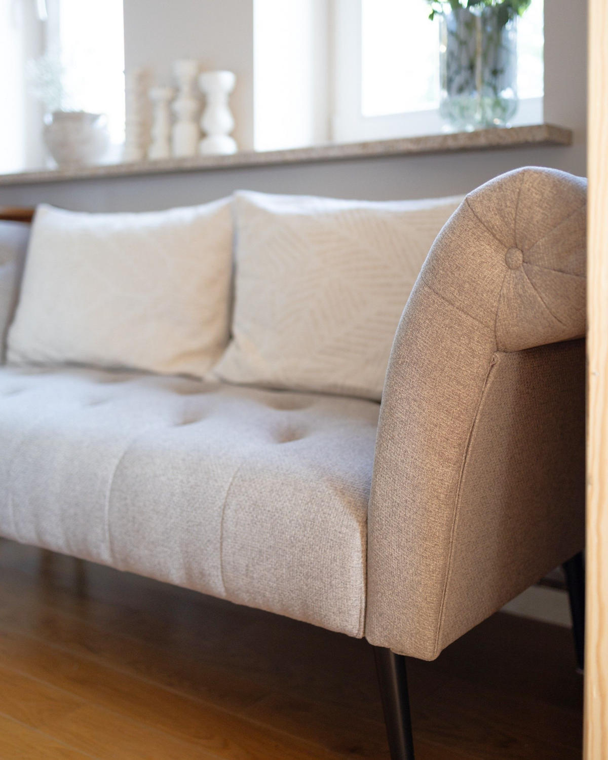 ČALOUNĚNÉ LEHÁTKO CHAISE LONGUE Látka Světle hnědé Nantilly - černá/hnědá, textil (175/76/69cm) - Beliani