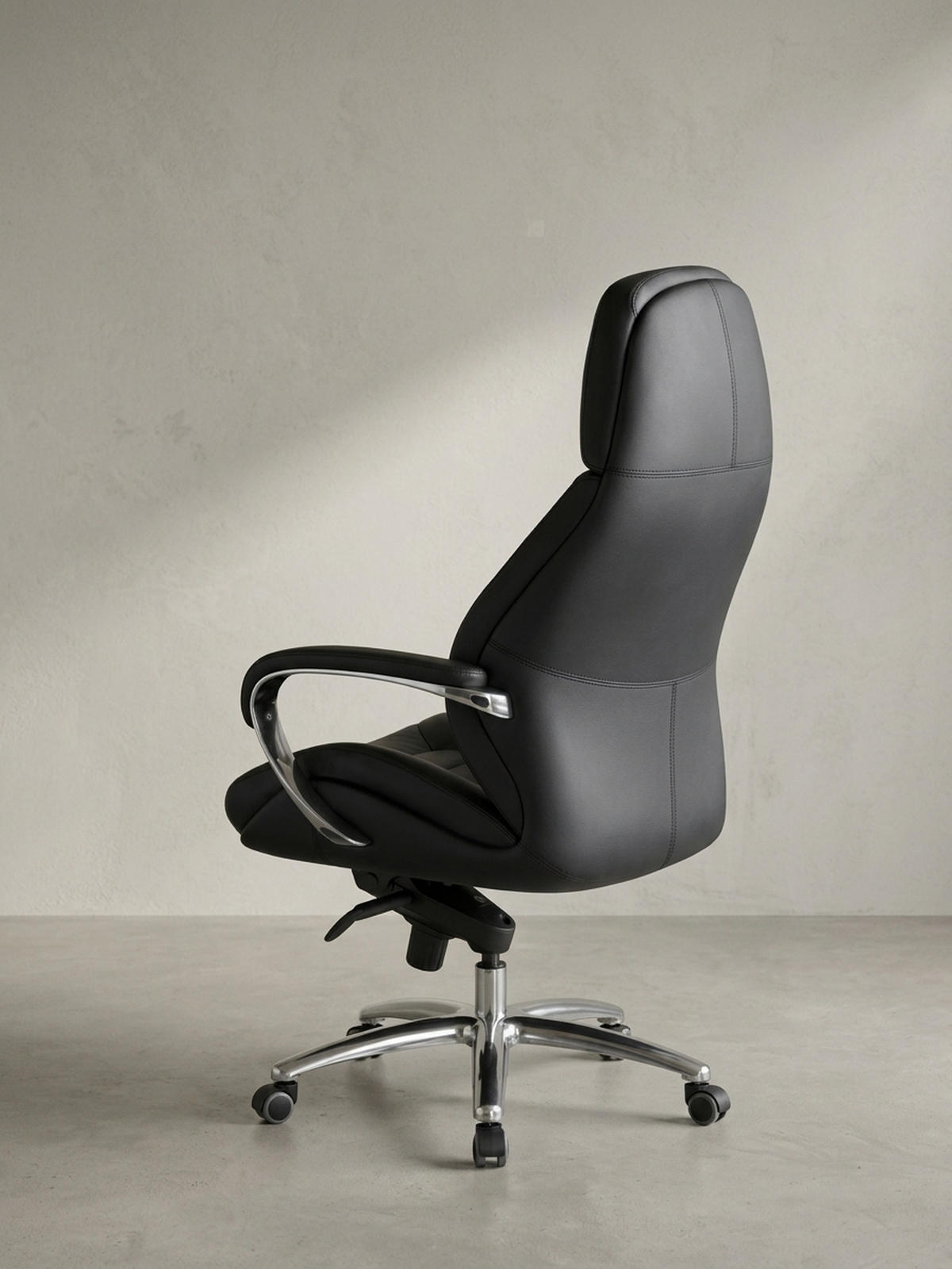 BÜROSTUHL Echtleder bis 120 kg mit Wippmechanik, Armlehnen und hoher Rückenlehne, Schwarz 67x67x137 cm - Silberfarben/Schwarz, Leder (67/137/67cm) - KADIMA DESIGN