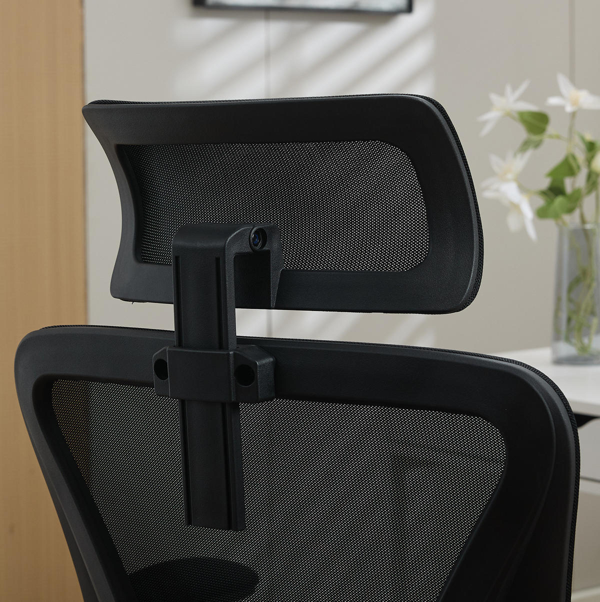 BÜROSTUHL ergonomisch mit Kopfstütze und Klapparmlehnen Schwarz - Schwarz, Kunststoff (65/108/58cm) - Meubliv