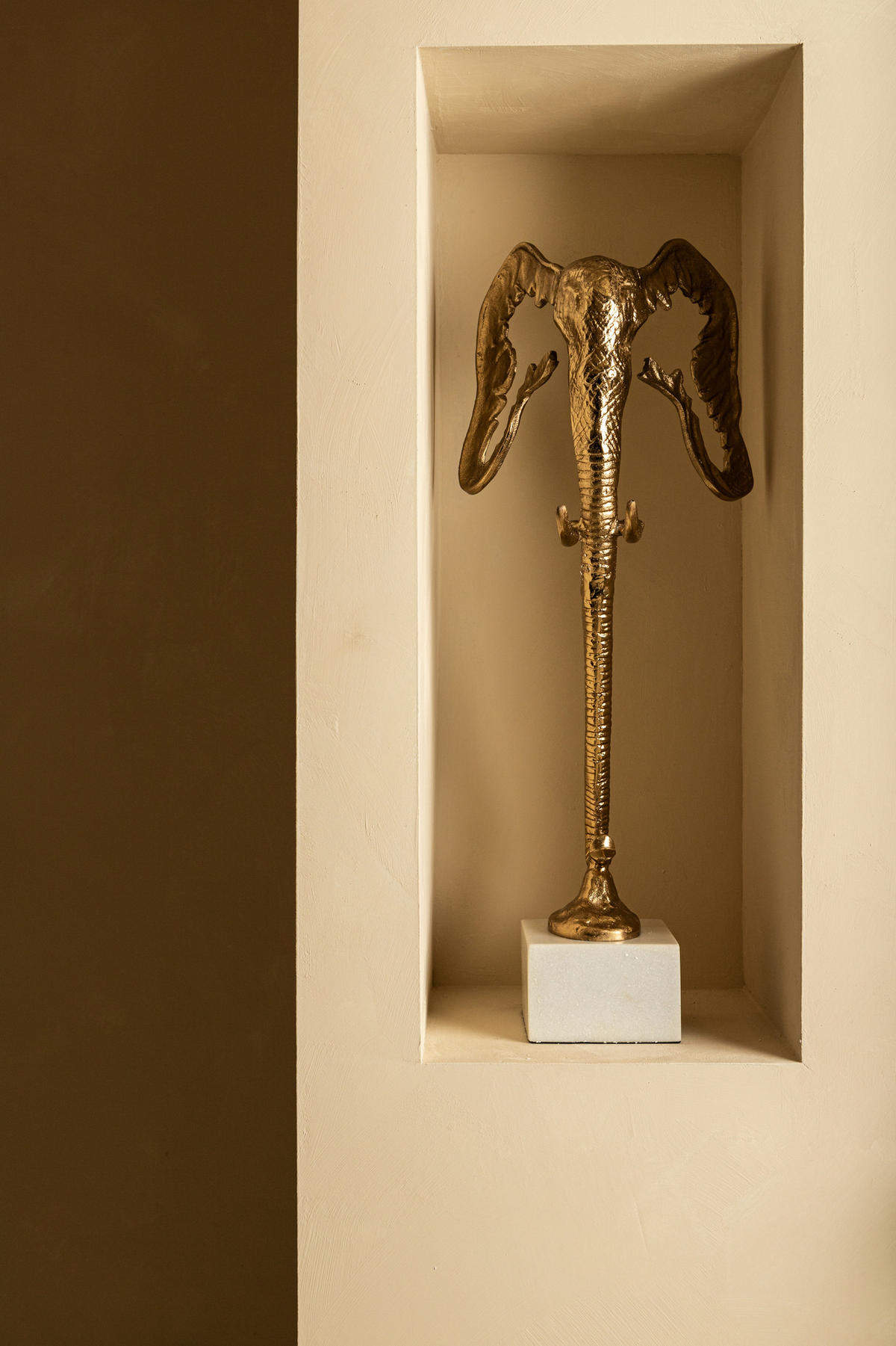 SKULPTUR Horton Gold 19/10/40cm - Goldfarben, Stein (10/40/19cm) - PTMD Collection