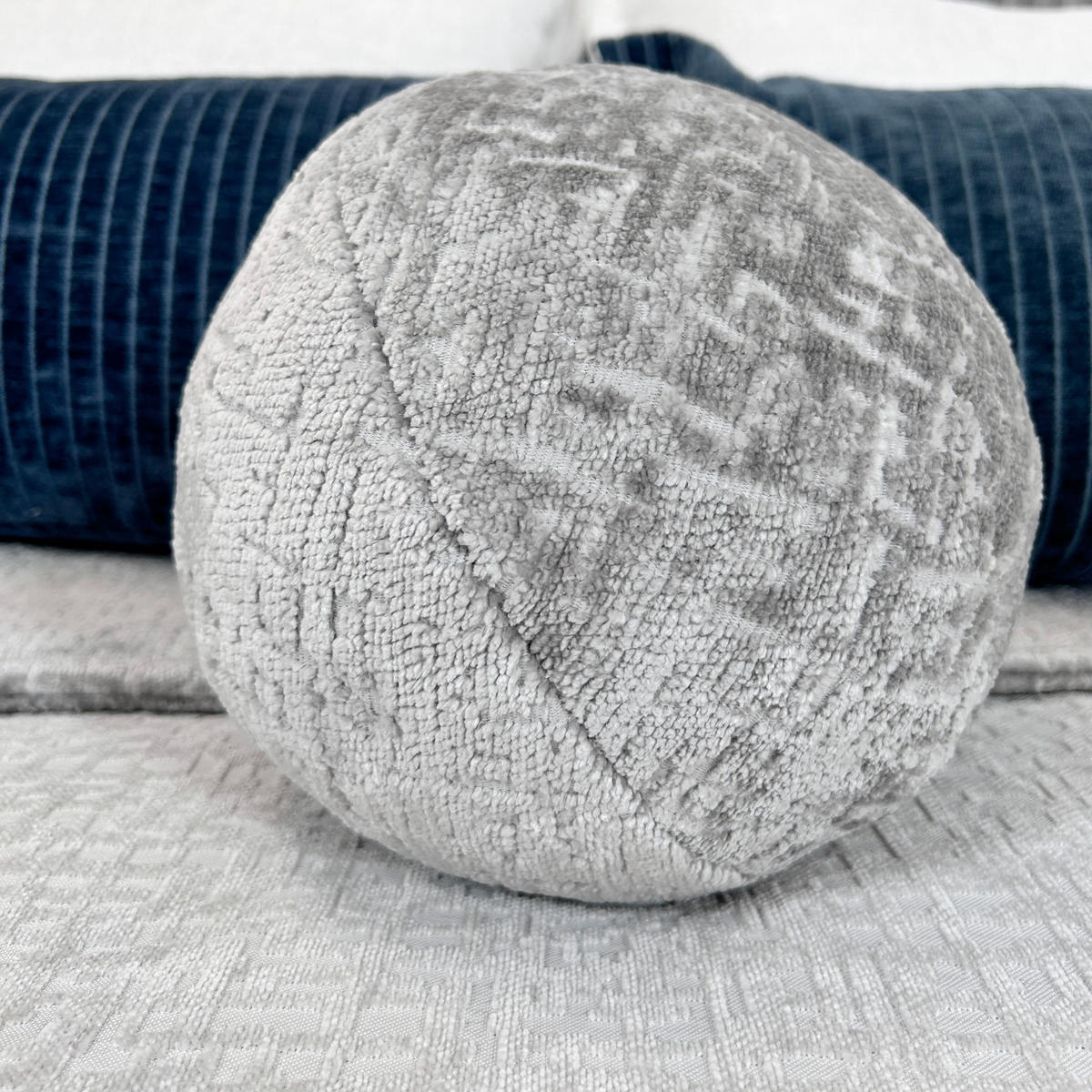 SET AUS ZWEI ZIERKISSEN Happy Pill Grau 13/30 cm - Grau, Textil (30/30cm) - Maison de Reve