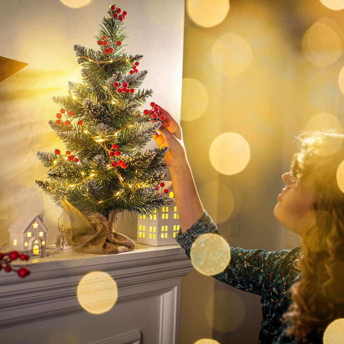 KADAX Künstlicher Weihnachtsbaum klein, 50 cm, schneebedeckte Kiefer, Jute - Grün, Kunststoff (55cm) - KADAX