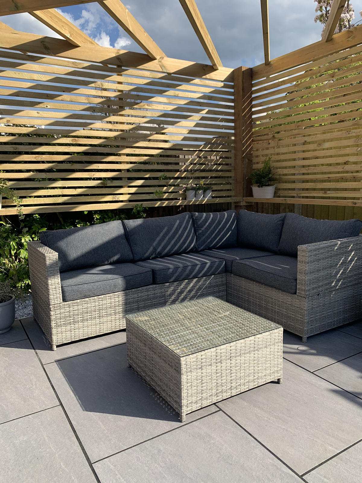 LOUNGE SADA 4-místná šedá Avola - šedá, plast - Beliani