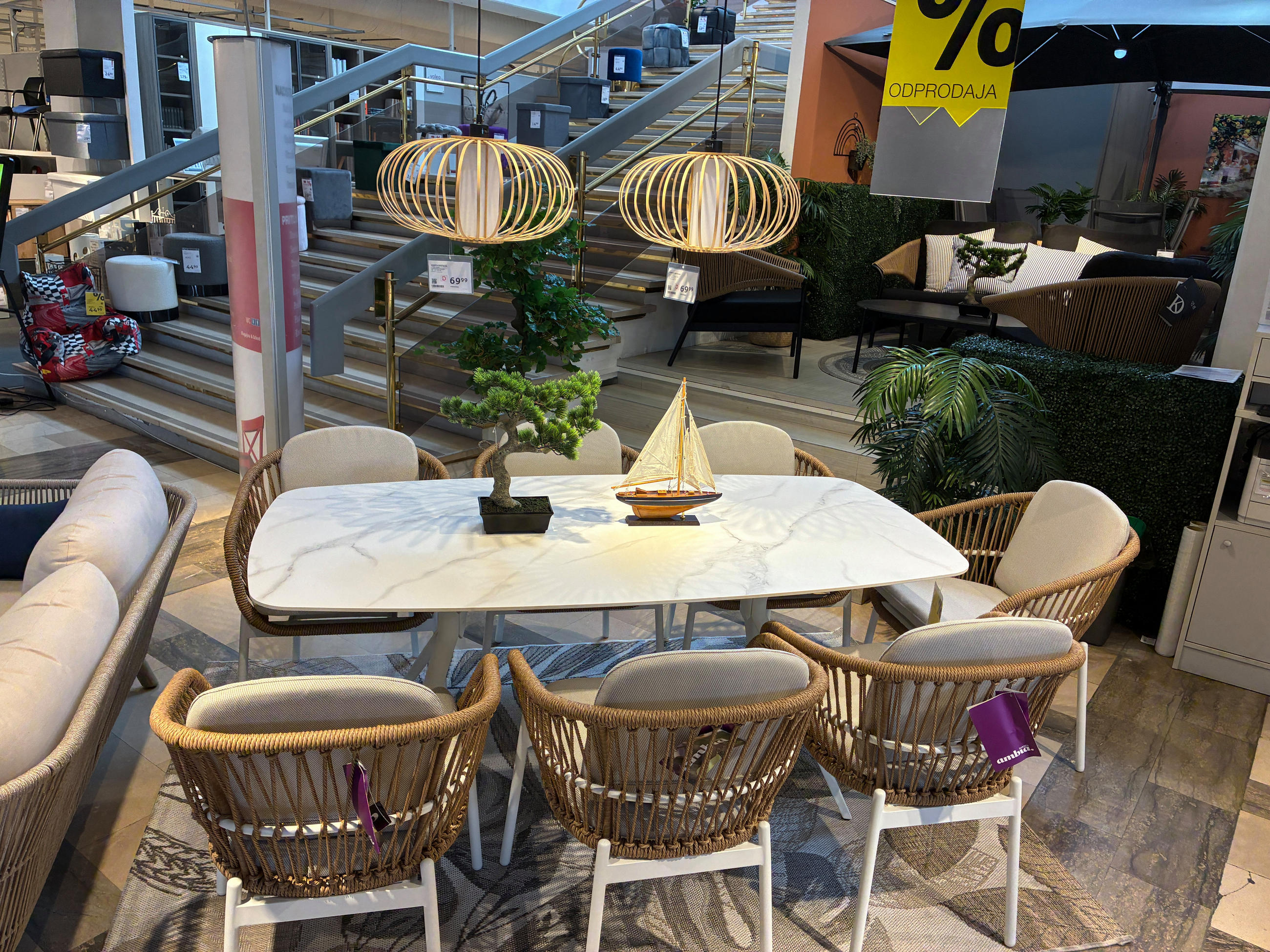 VRTNA MIZO+7 STOLOV Eksponat - Ambia Garden