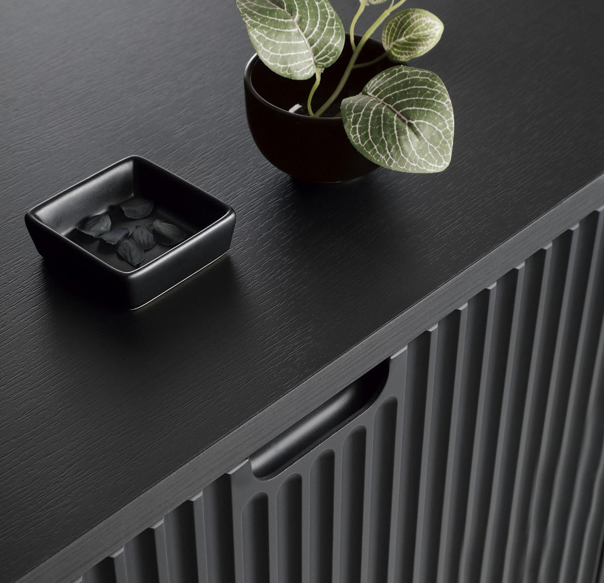 KOMMODE ZOVA - K-103, mit 6-Regalen, Metallfüße 103x39x129 cm SCHWARZ - Creme/Schwarz, Holzwerkstoff/Kunststoff (103/129/39cm) - DomoHome