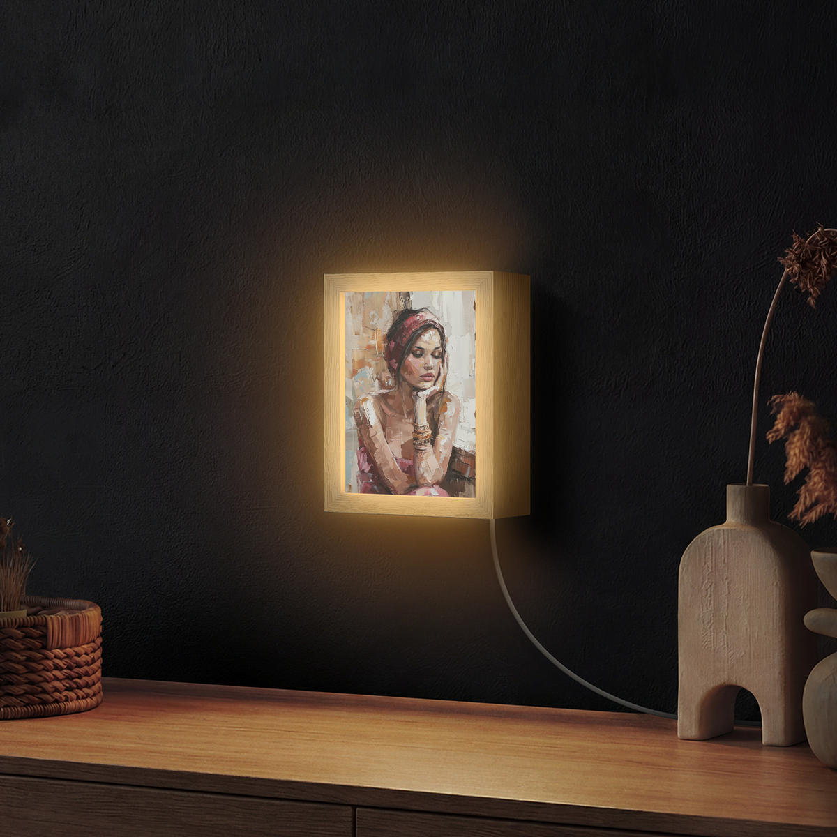 NÁSTĚNNÁ LAMPA Žena - vzhled malby - portrét - moderní 15x20 cm - hnědá, kompozitní dřevo (15/20/8cm) - OnlyWow