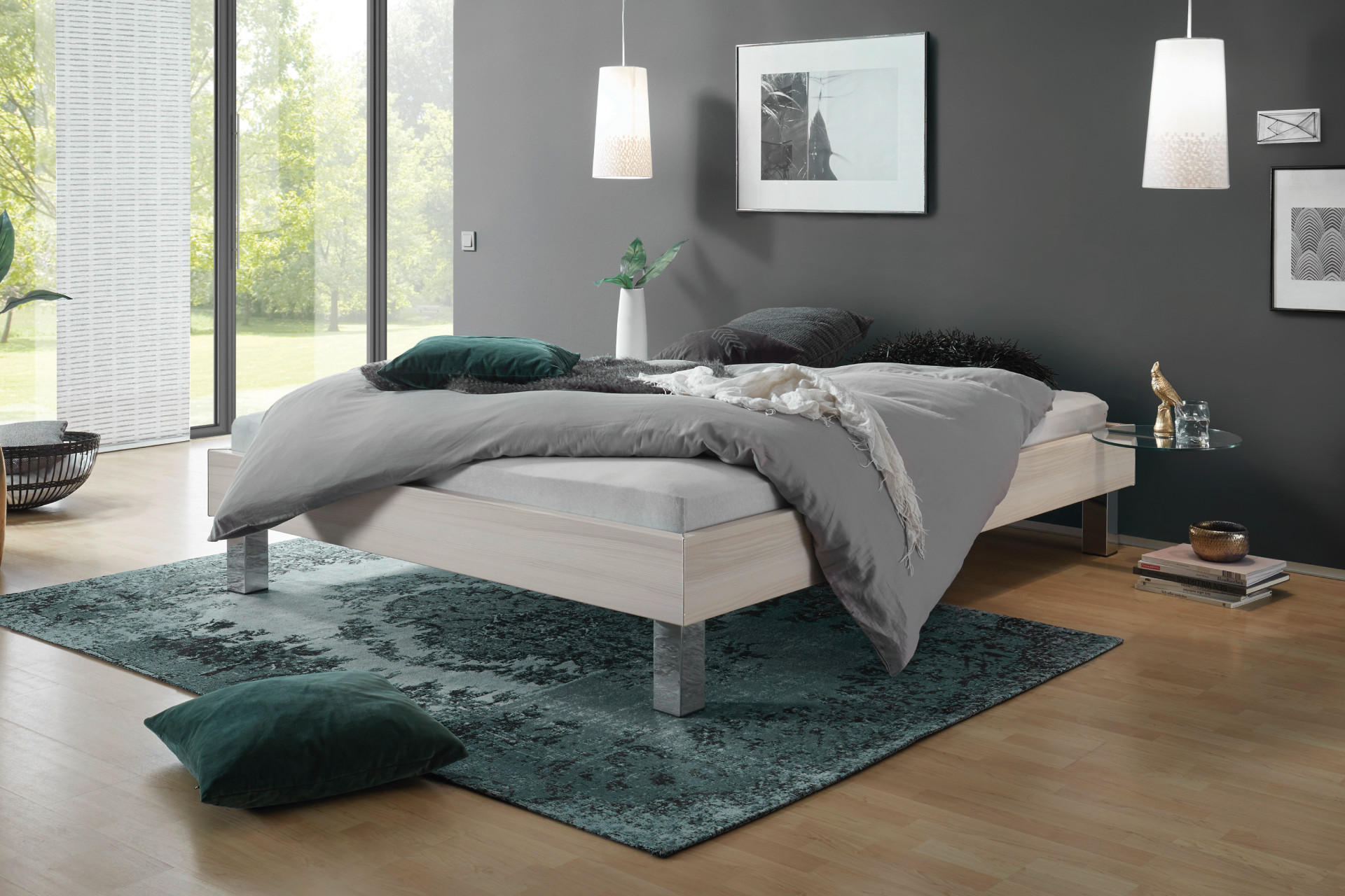 Jednoduchá rámová posteľ