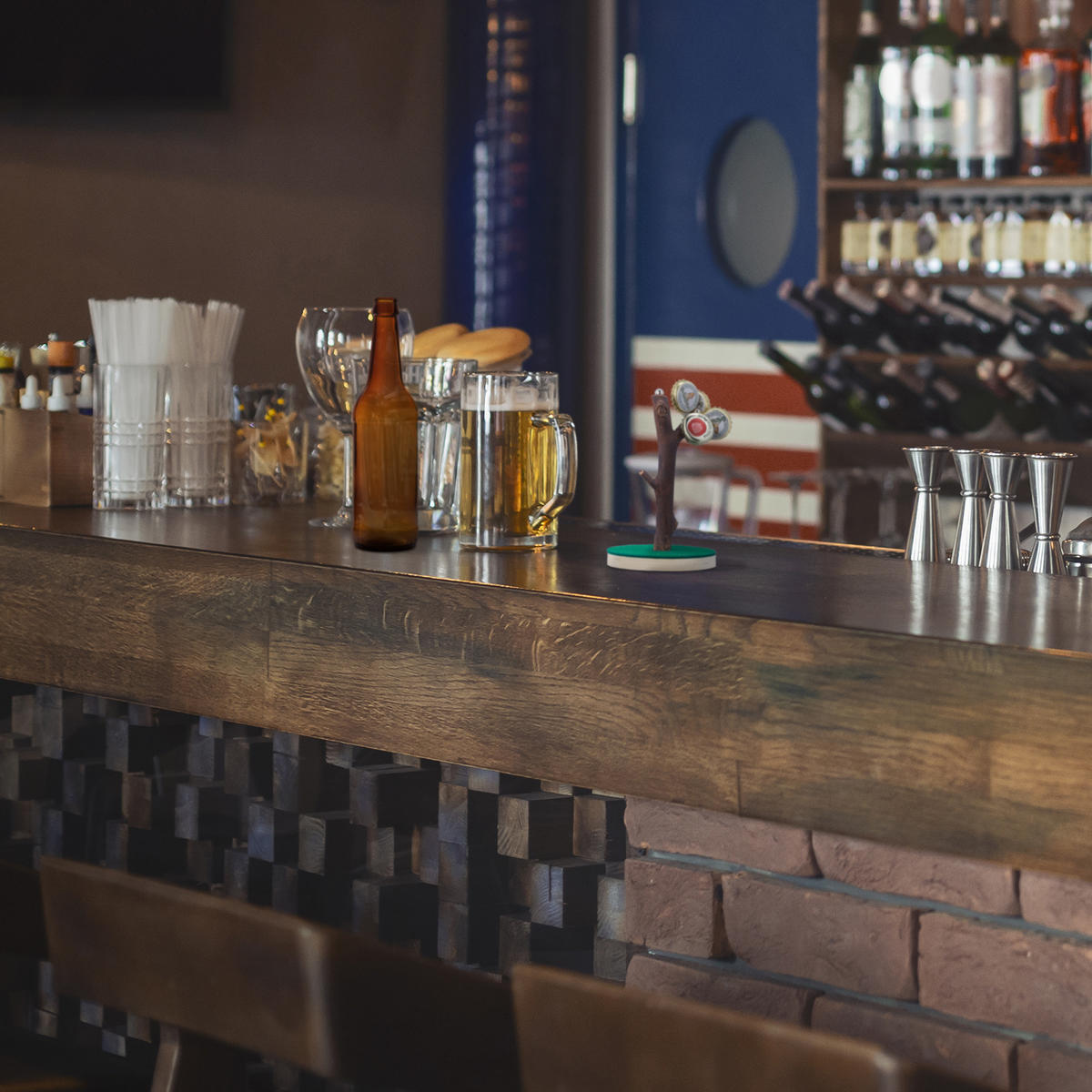 KRONKORKOVÝ strom - viacfarebná, kov/drevo (9/14/9cm) - Relaxdays