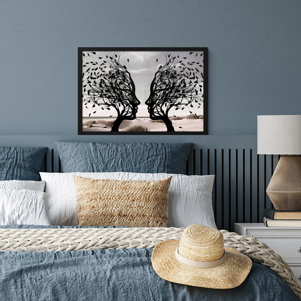 ZARÁMOVANÝ PLAGÁT Pláž - more - ľudia - strom - moderné umenie 60x40 cm - svetlosivá, papier (60/40cm) - MuchoWow