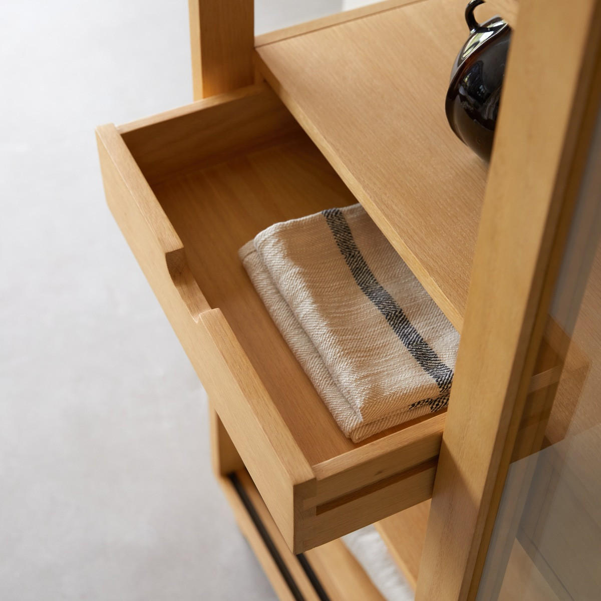 GESCHIRRSCHRANK Adel Natur aus Eiche - Naturfarben, Holz (110/180/45cm) - Tikamoon