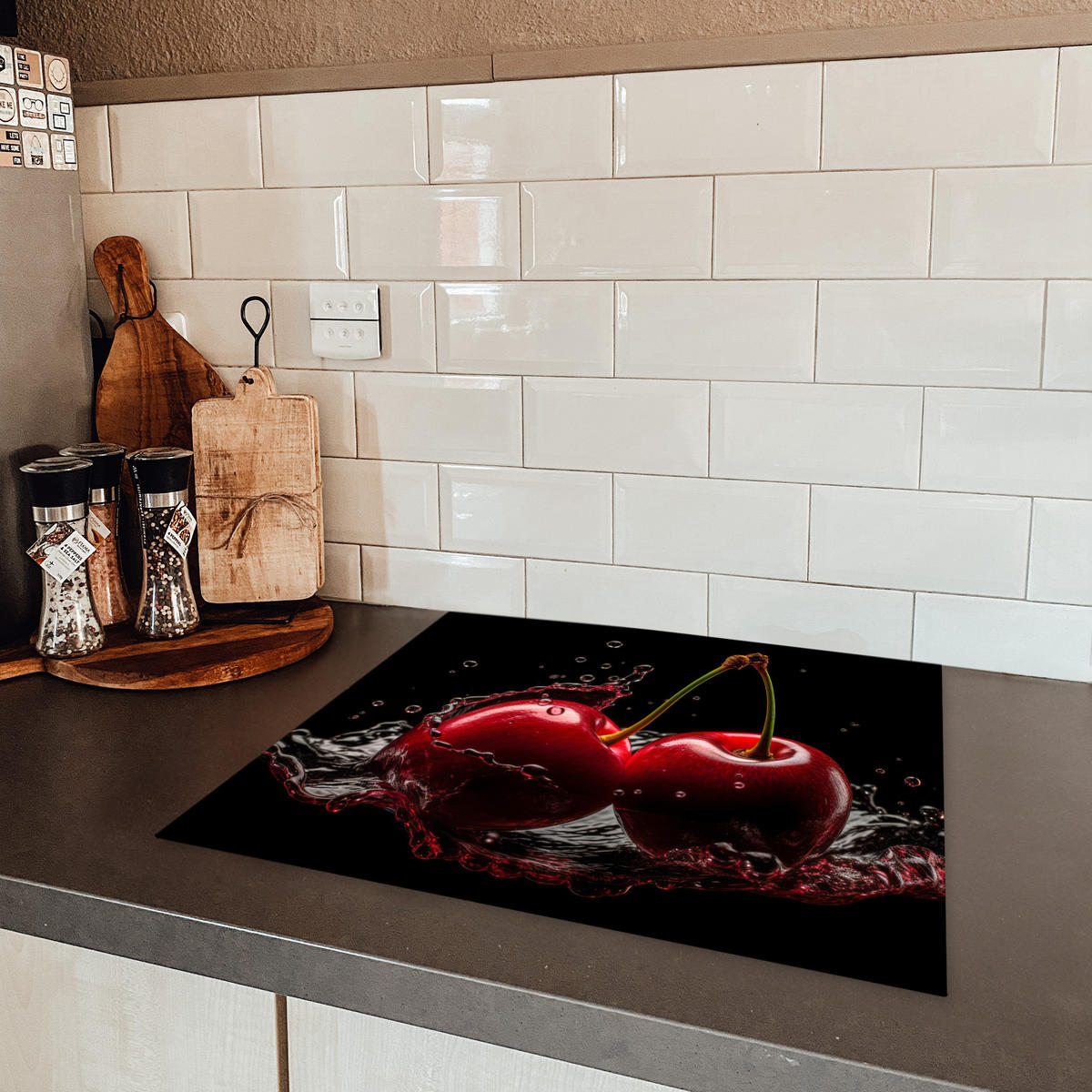 HERDABDECKPLATTE Kirsche - Rot - Frucht - Wasser - Schwarz 57x51 cm - Kirschrot, Kunststoff (57.6/51.6/0.2cm) - MuchoWow