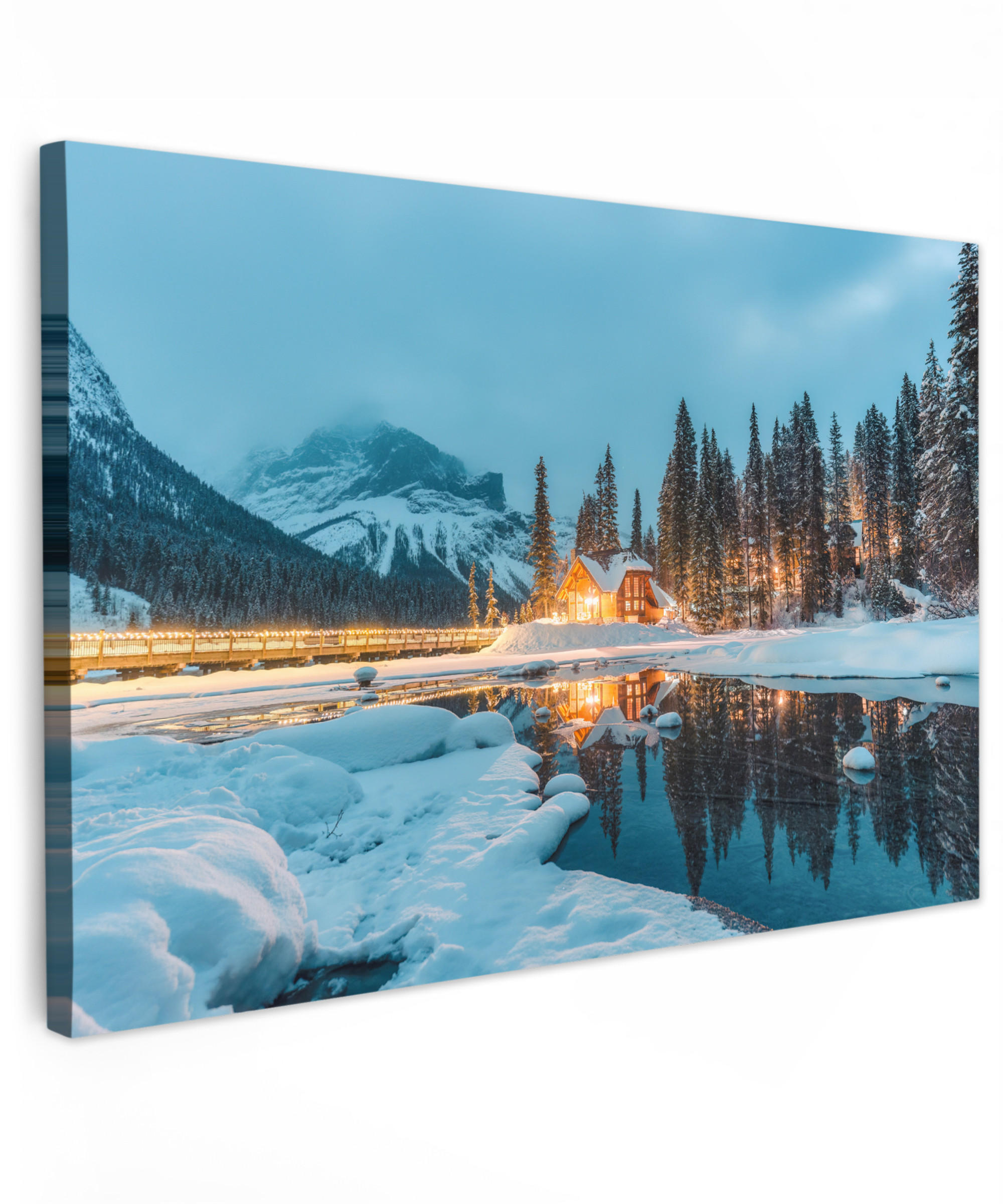 LEINWANDBILD Winterlandschaft - Natur - Haus - Berge - Schnee XXL 150x100 cm - Hellblau, Textil (150/100cm) - MuchoWow