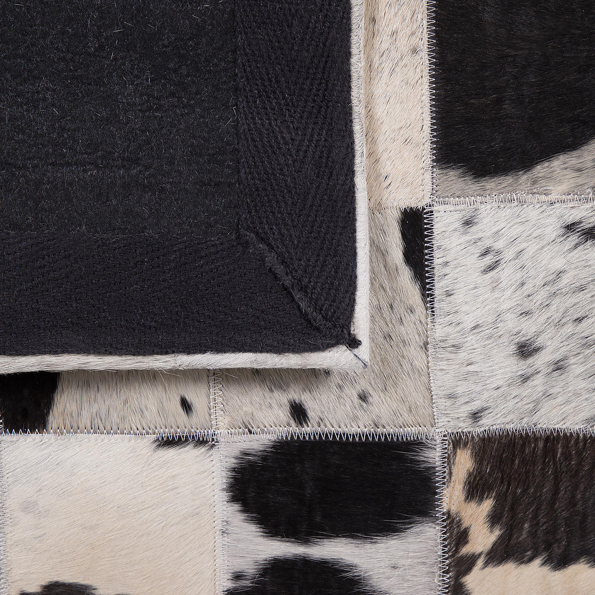 KURZFLOR-TEPPICH Kemah 200/140 cm - Schwarz, Fell (140/200cm) - Beliani