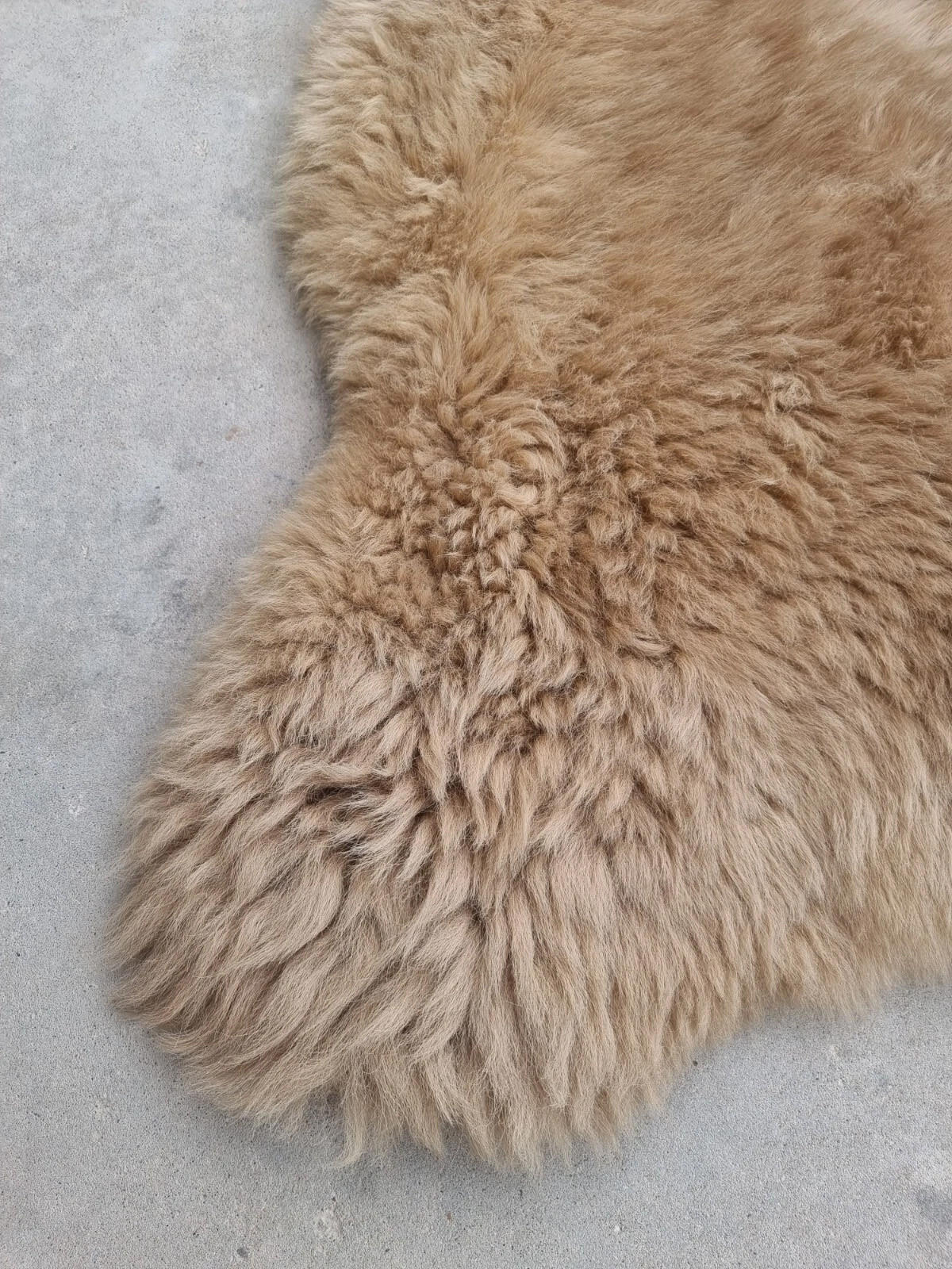 SCHAFFELL Premium Lammfell Natur ungeschoren weiche Wolle Beige dyed ca. 105 cm - Beige, Fell (55/105cm) - Provellus