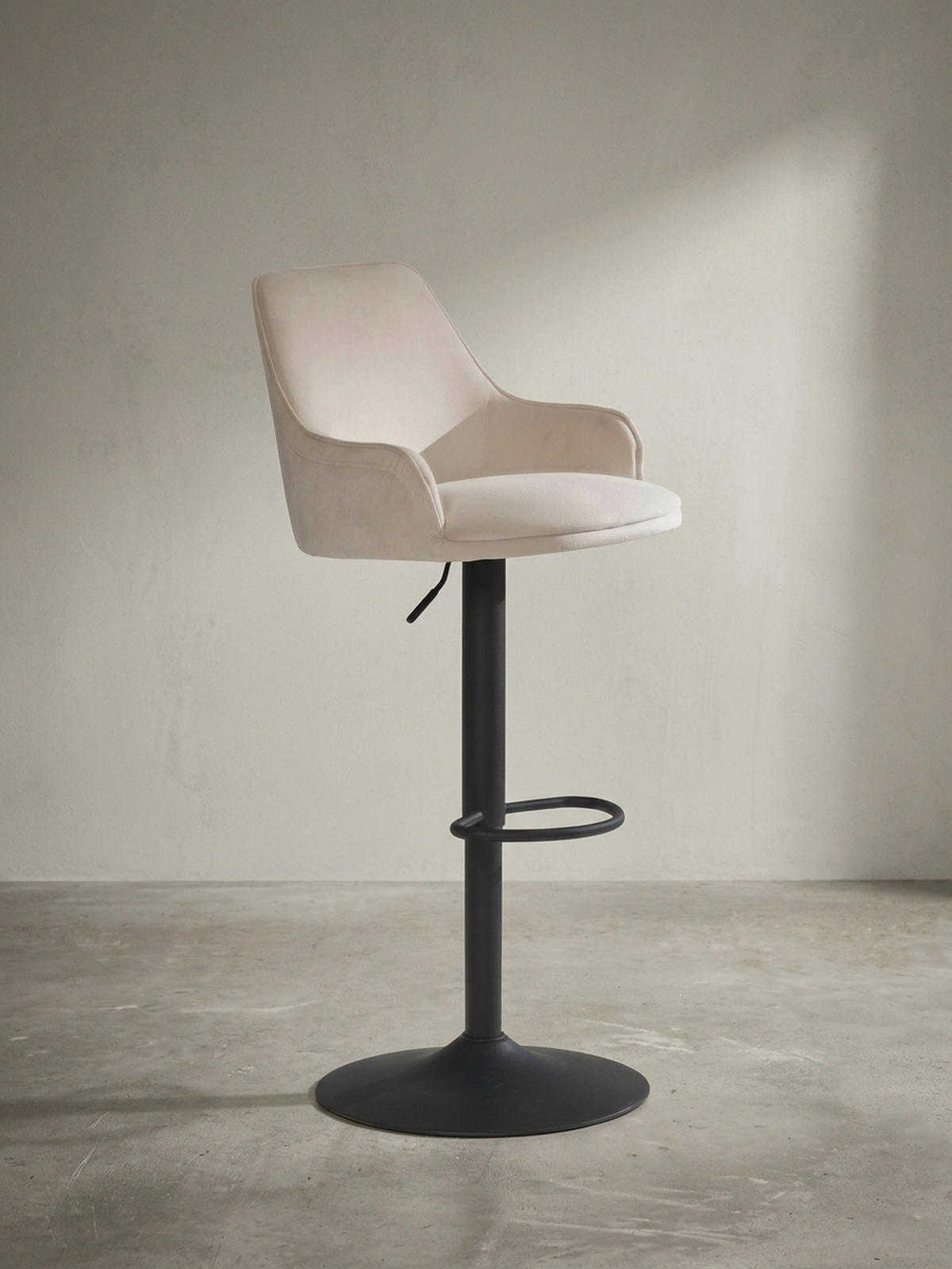 BARHOCKER Samt Lehne Höhenverstellbar Trompetenfuß Armlehne Gepolstert, Beige 45x45x106 cm - Beige/Schwarz, Textil/Metall (45/106/45cm) - KADIMA DESIGN