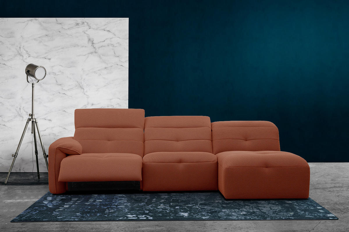 ECKSOFA TRENTO 4-Sitzer mit 1 Relaxfunktion, dunkelorange - Dunkelorange/Schwarz, Holzwerkstoff/Kunststoff (262/165cm) - Courtois Laville