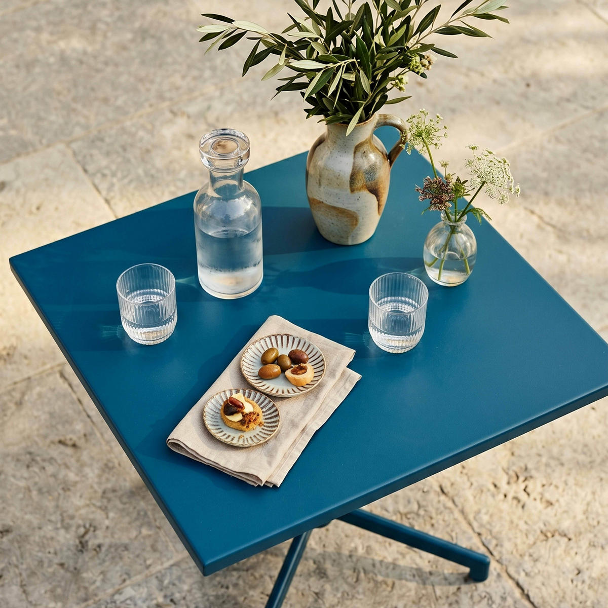 BISTROTISCH, Pazifikblau - Blau, Metall (70/70/72cm) - Oviala