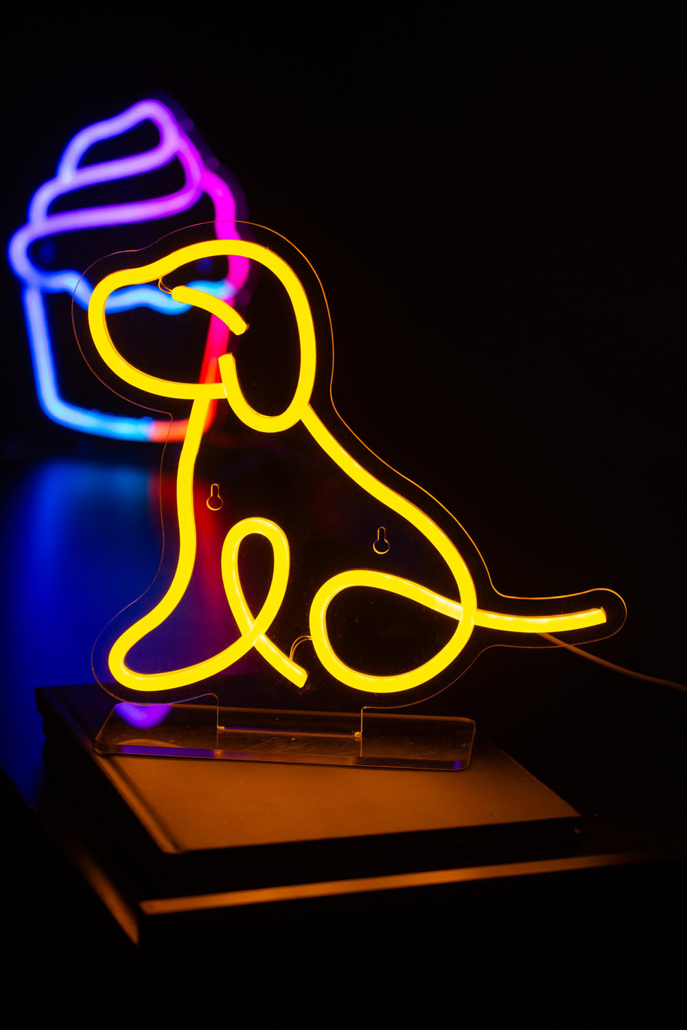NEON Light Sitting Dog 2/27/30 cm - Gelb, Kunststoff (2/27/30cm) - Leitmotiv