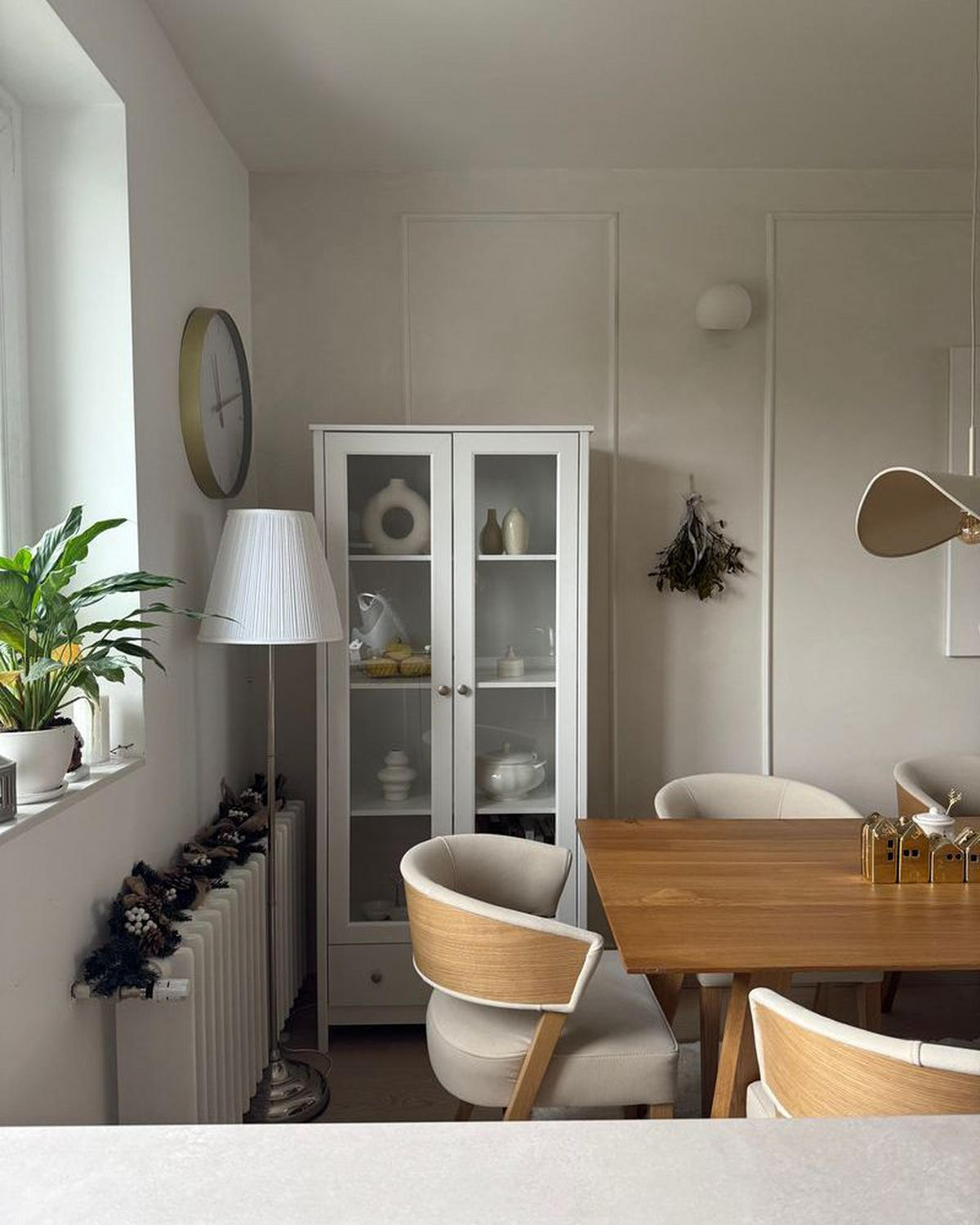 VITRINE mit Glastüren 80 cm Weiß Nornalup - Weiß, Holzwerkstoff (80/180/35cm) - Beliani