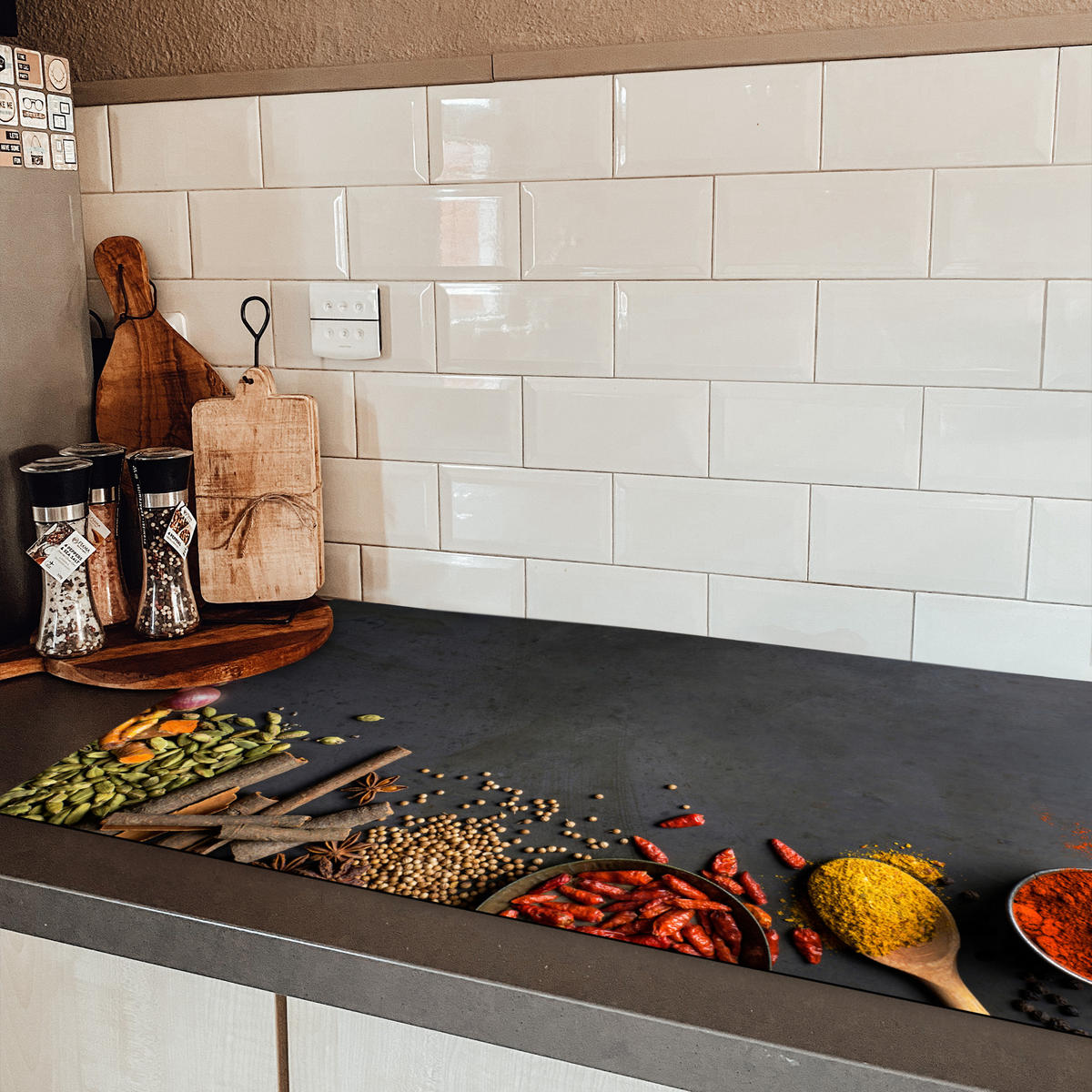 HERDABDECKPLATTE Kräuter - Lebensmittel - Gewürze - Schwarz - Paprika - Zimt Induktionsschutz 91.6x52.7 cm - Currygelb, Kunststoff (91.6/52.7/0.2cm) - MuchoWow