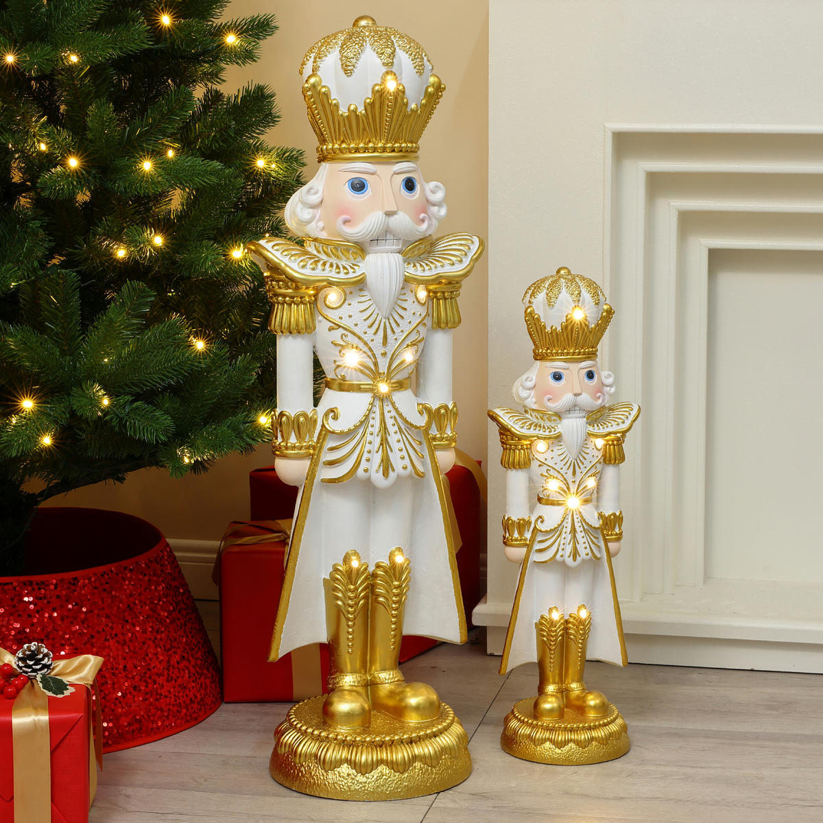 HOMETOPIA Nussknacker Figur 91 cm, Weihnachtsdeko mit 8 LEDs, Timer, MgO - Goldfarben, Naturmaterialien (25/91/29cm) - Hometopia