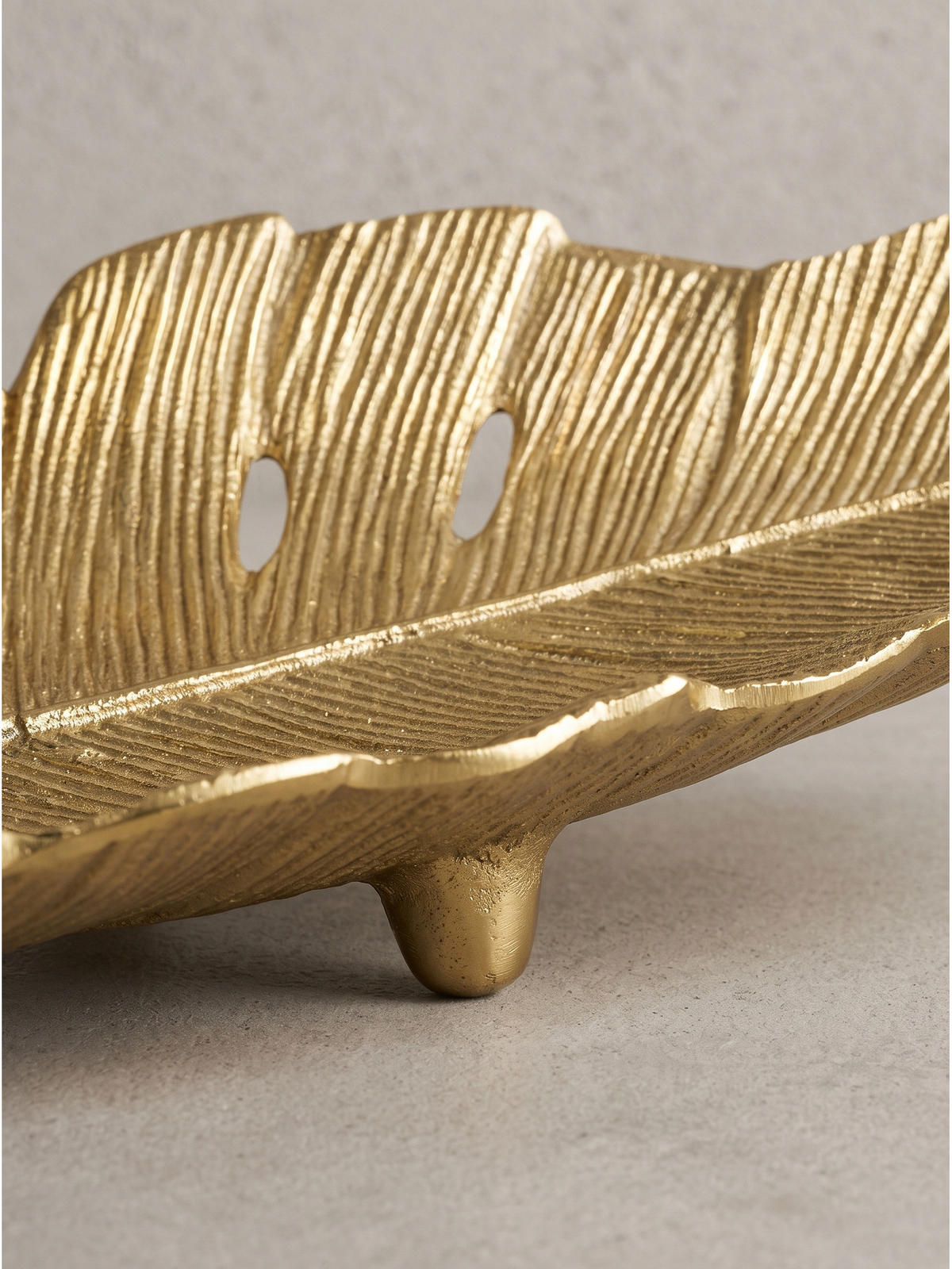 DEKOSCHALE SUBIACO, Aluminium, handgefertigt, Gold, 60 x 18 x 4 cm - Goldfarben, Metall (4cm) - KADIMA DESIGN