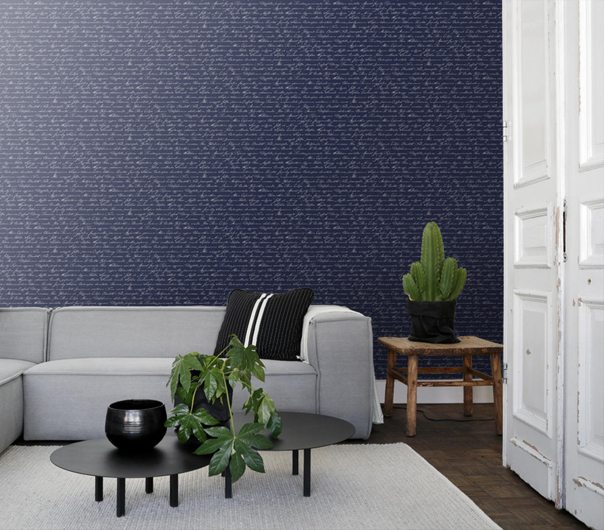 TAPETE handgeschriebene lateinische Blumennamen 53 cm x 10.05 m - Blau, Papier (53/1000cm) - ESTAhome