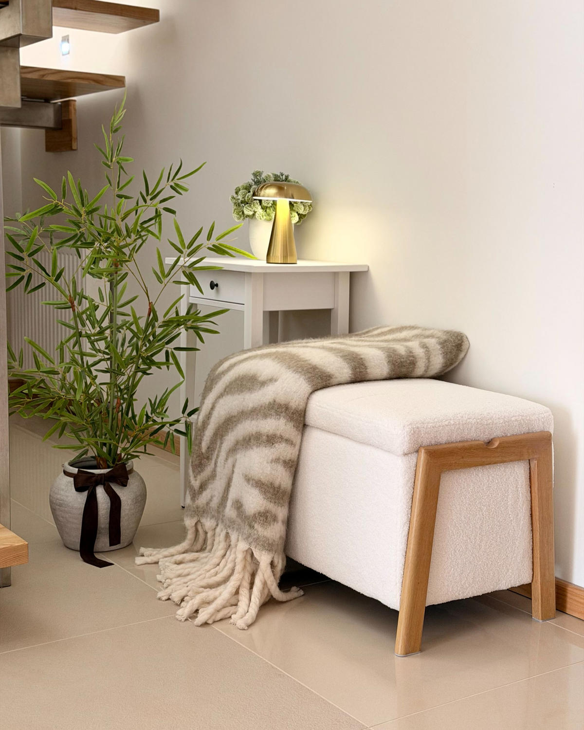 POLSTERBANK mit Stauraum Bouclé Weiß Edland - Weiß/Braun, Textil/Metall (75/44/43cm) - Beliani