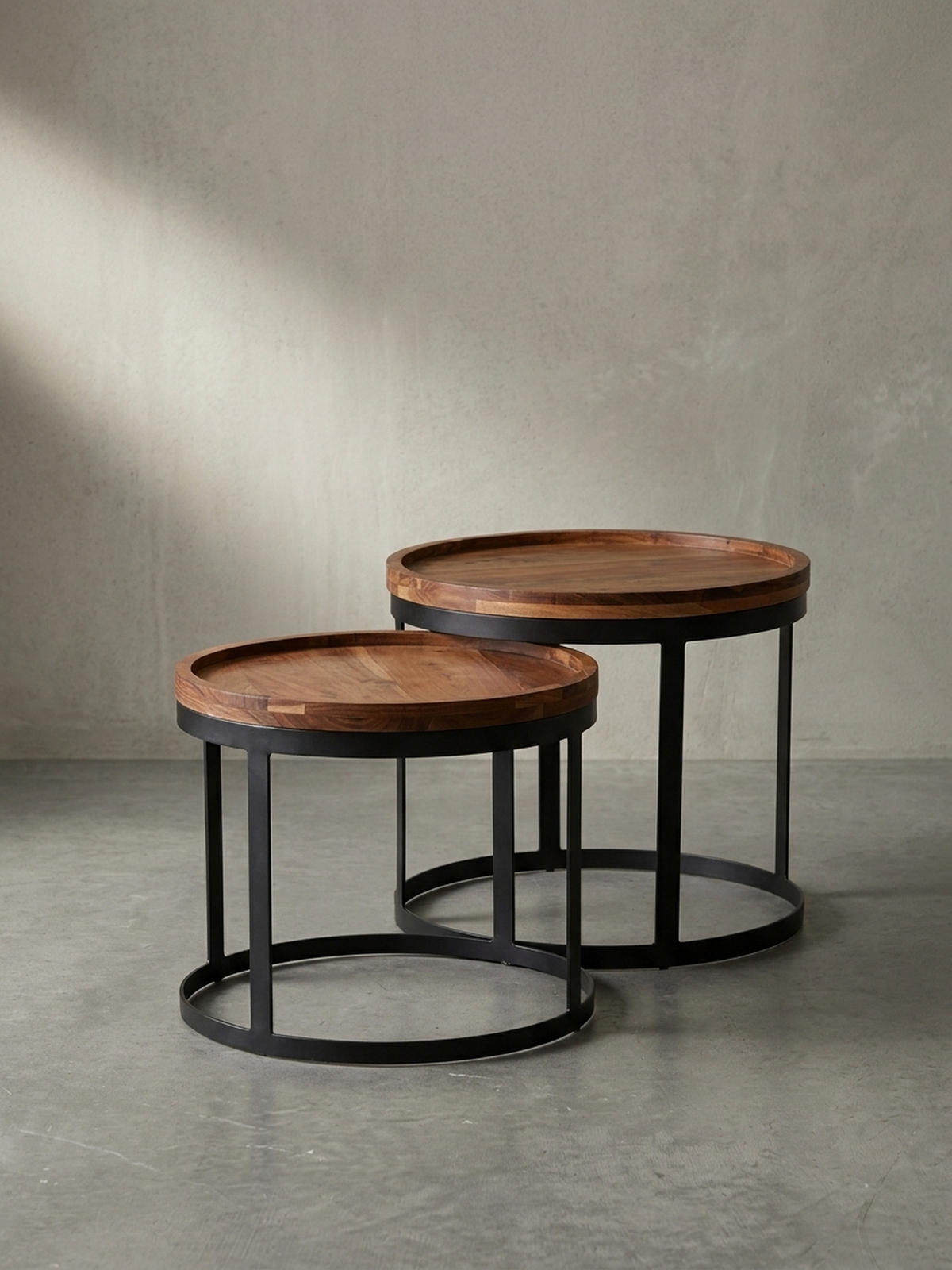BEISTELLTISCH 2er Set Massivholz Metallgestell Rund Natur INDI, Braun 53x53x45 cm - Schwarz/Braun, Holz/Metall (53/53/45cm) - KADIMA DESIGN