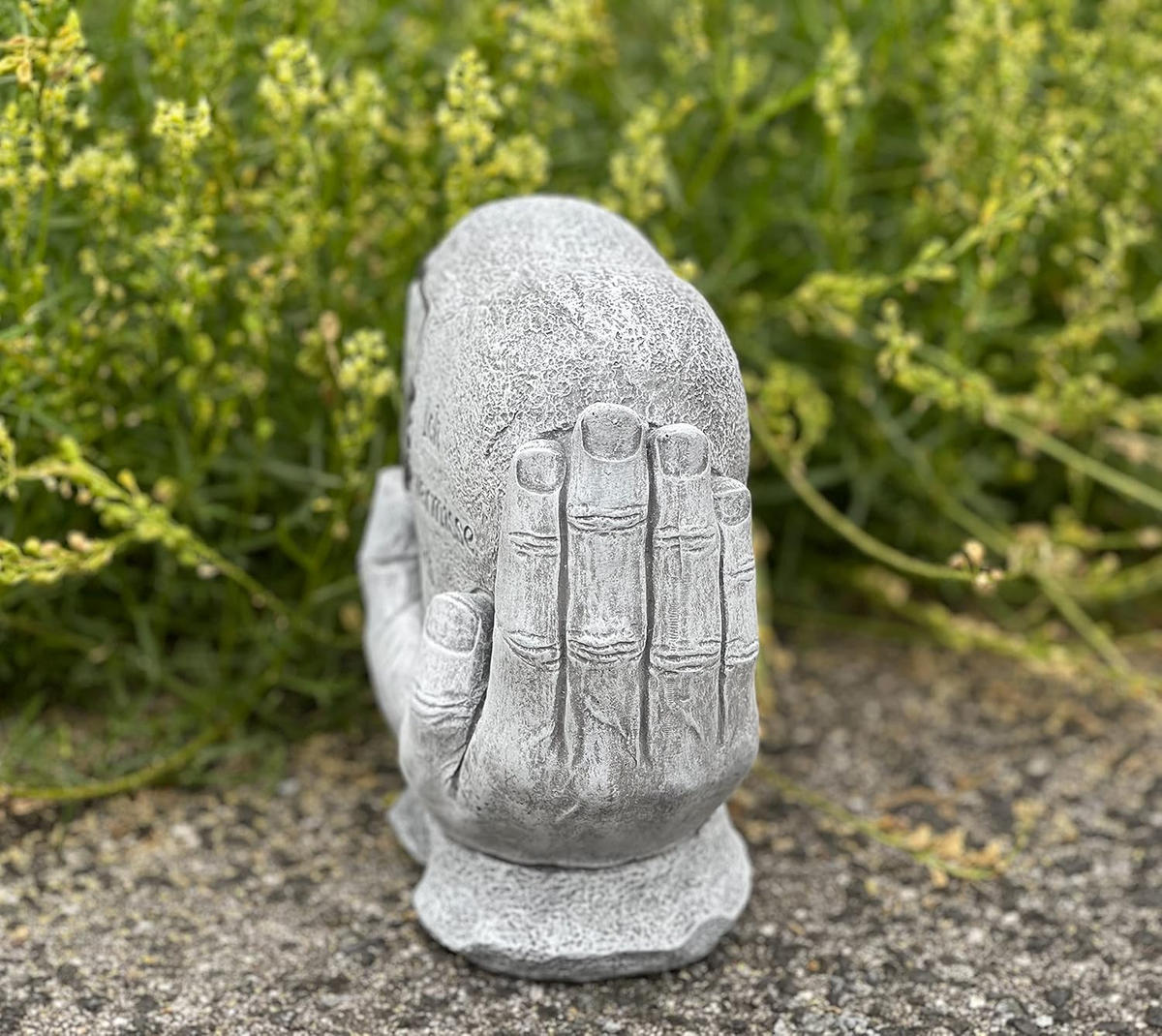 STEINFIGUR Herz in Hand Ich vermisse Dich frostfest Steinguss Grabschmuck Grabstein - Grau, Stein (20/27/8cm) - stoneandstyle