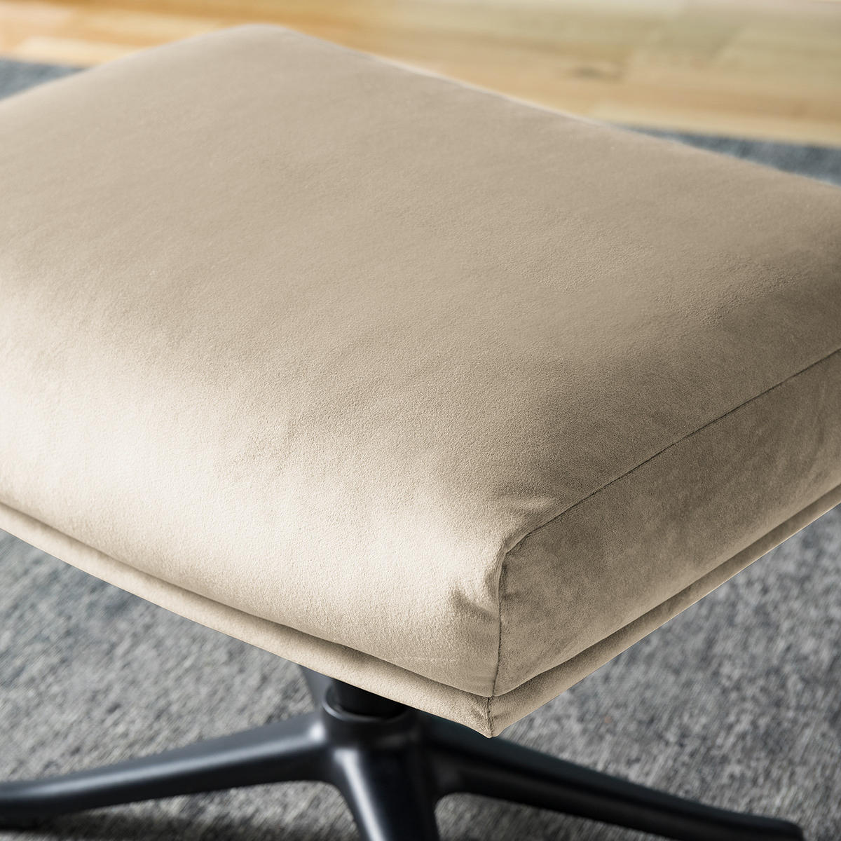 POLSTERHOCKER mit Kreuzfuß - Beige/Schwarz, Textil/Metall (51/37/41cm) - home24