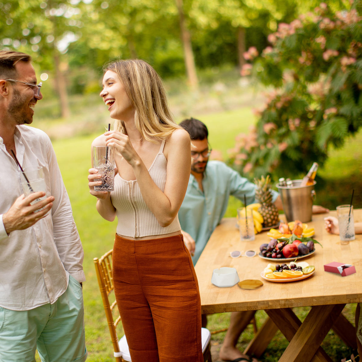 ASCHENBECHER - Weiß, Keramik/Holz (10.5cm) - Relaxdays