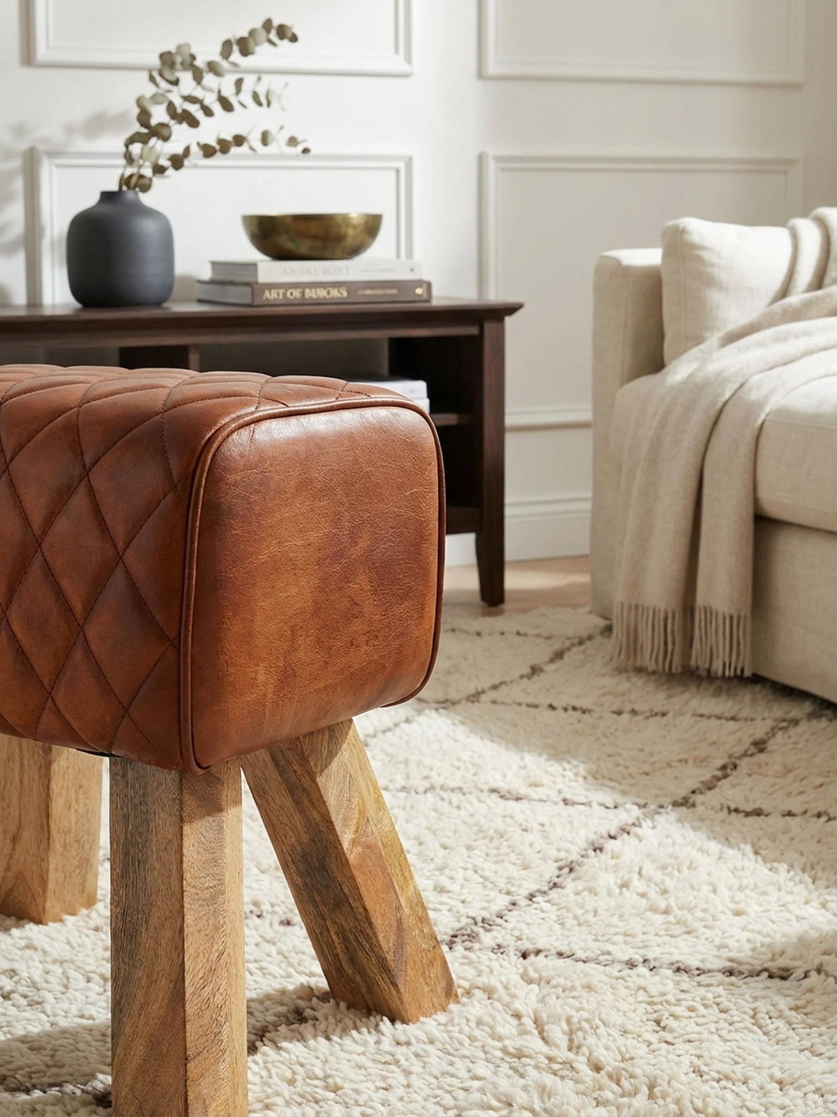 SITZHOCKER – Echtleder, Rautenmuster, robust - Braun, Mangoholz/Leder (40/48/27cm) - KADIMA DESIGN