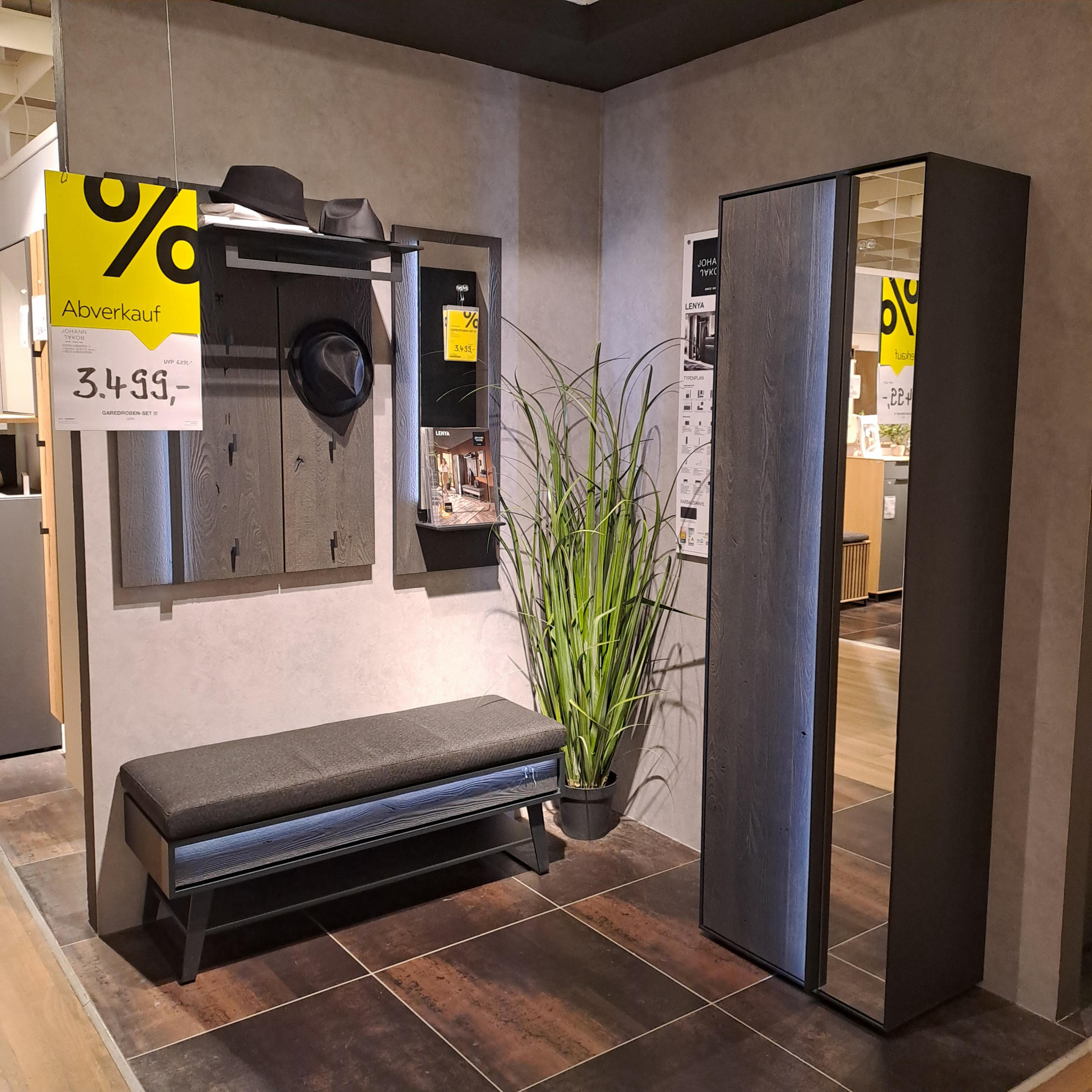 GARDEROBEN-SET LENYA - Johann Jakob