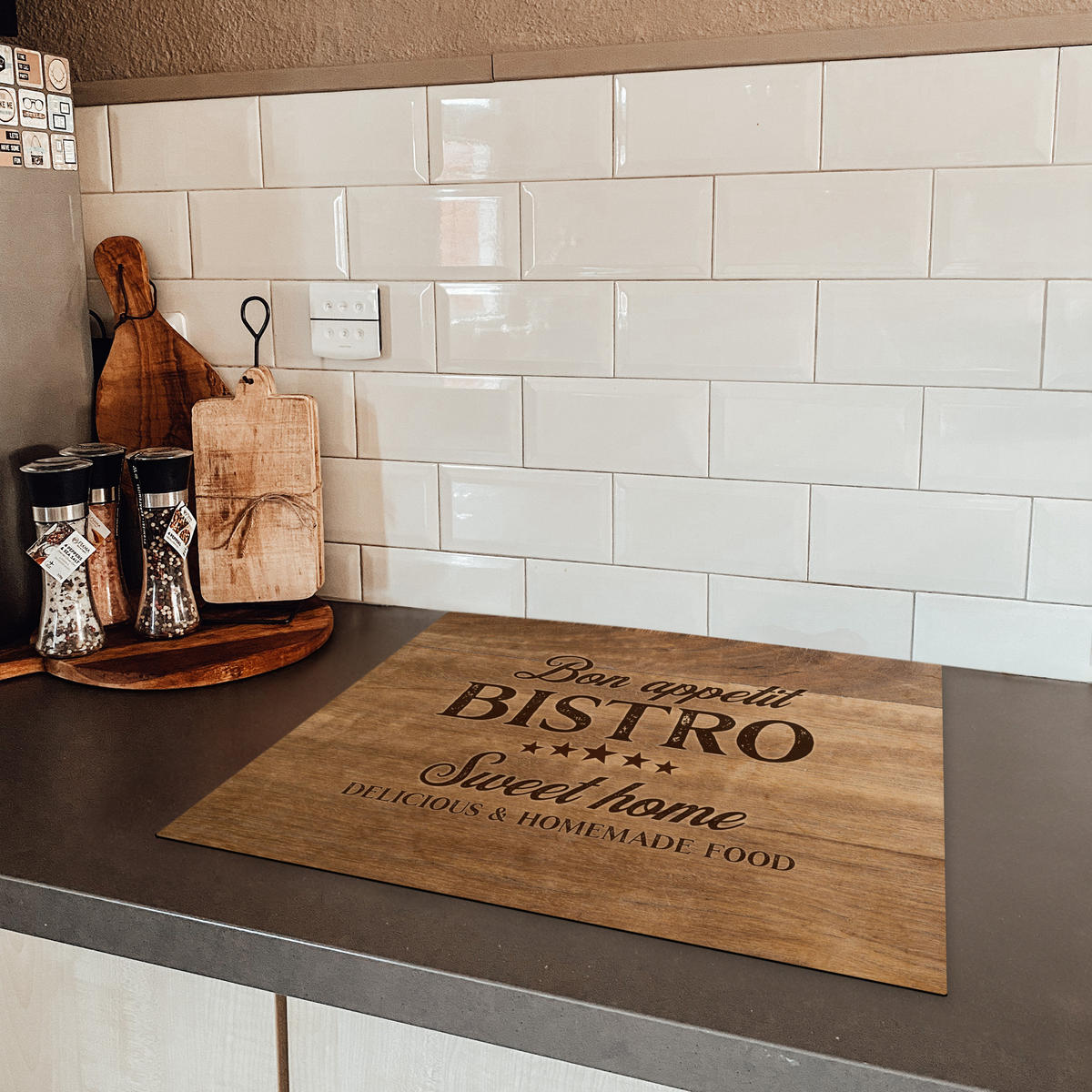HERDABDECKPLATTE Zitat - Bistro - Guten Appetit - Süßes Zuhause - Holzmaserung 59x51 cm - Braun, Kunststoff (59/0.2/51cm) - MuchoWow