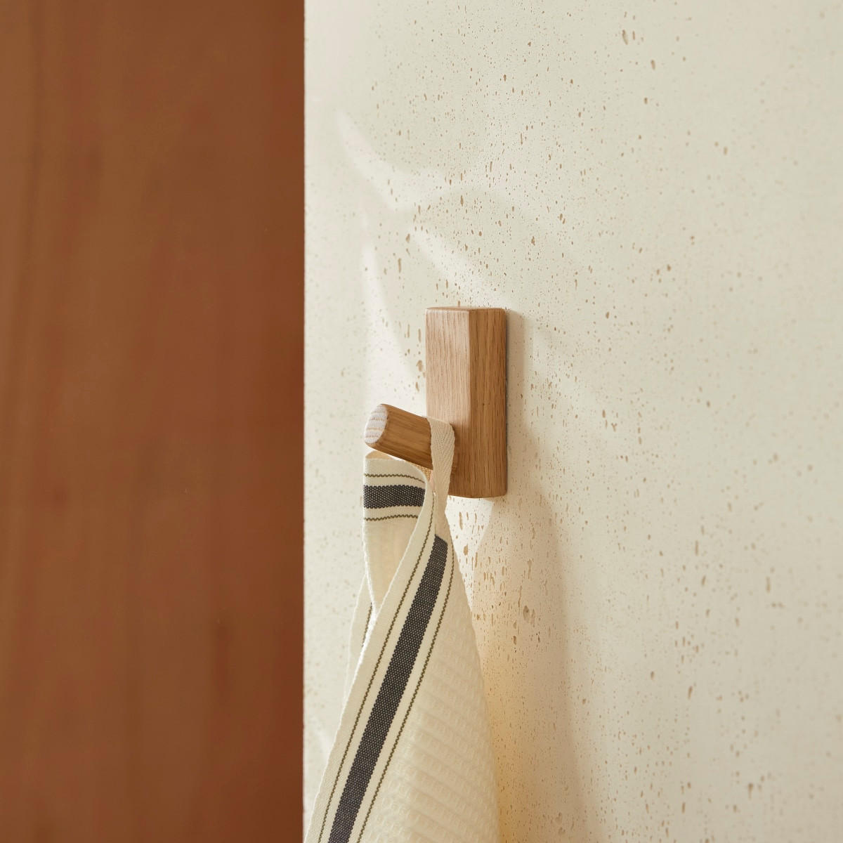 HAKEN Sara Natur aus Eiche - Naturfarben, Holz (4/8/6cm) - Tikamoon