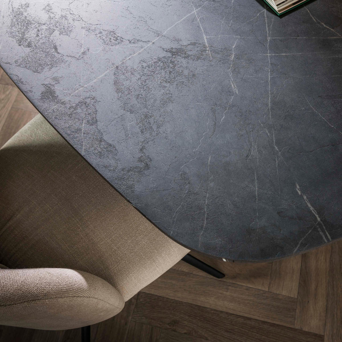 ESSTISCH ONYX CROCE GRANDE XXL Dänisch-Ovaler Tisch in dunkler Graphit-Steinoptik 215cm - Schwarz, Holz (215/105/77cm) - alesvelt