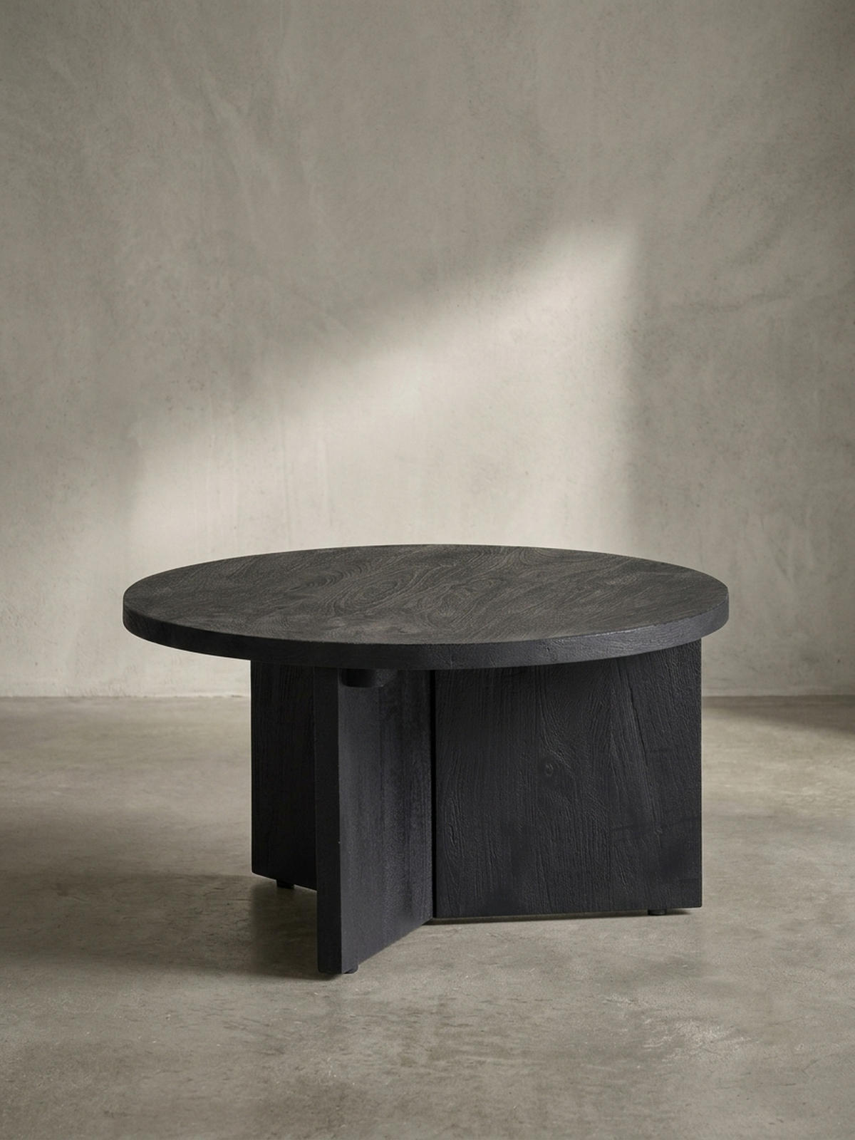 COUCHTISCH rund in Schwarz, aus Massivholz Mango, 60x60x33cm, Dreibein-Design, mit Naturholzmaserung - Schwarz, Holz (60/60/33cm) - KADIMA DESIGN