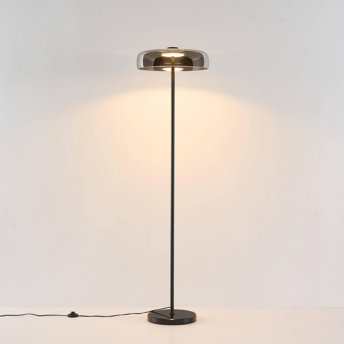 STEHLEUCHTE Riccardo, Schwarz und rauchgrau, 165cm - Schwarz, Glas (165/42/165cm) - KOSILUM