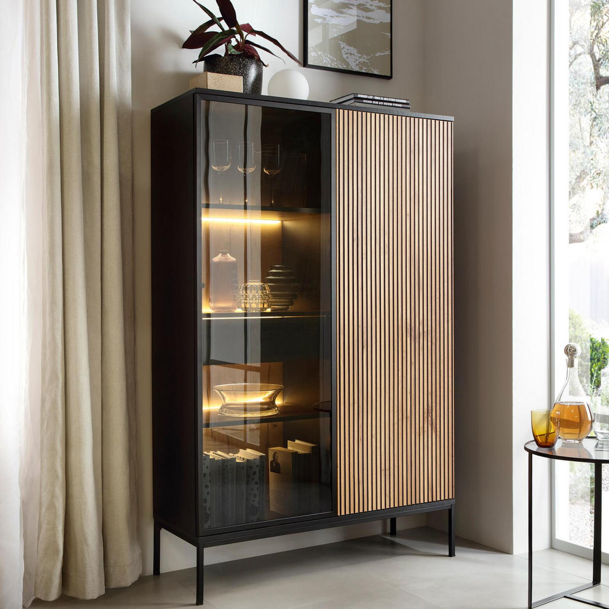 VITRINE SENTO Schwarz 104x39x166 cm - Schwarz, Holzwerkstoff (104/166/39cm) - FURNLUX