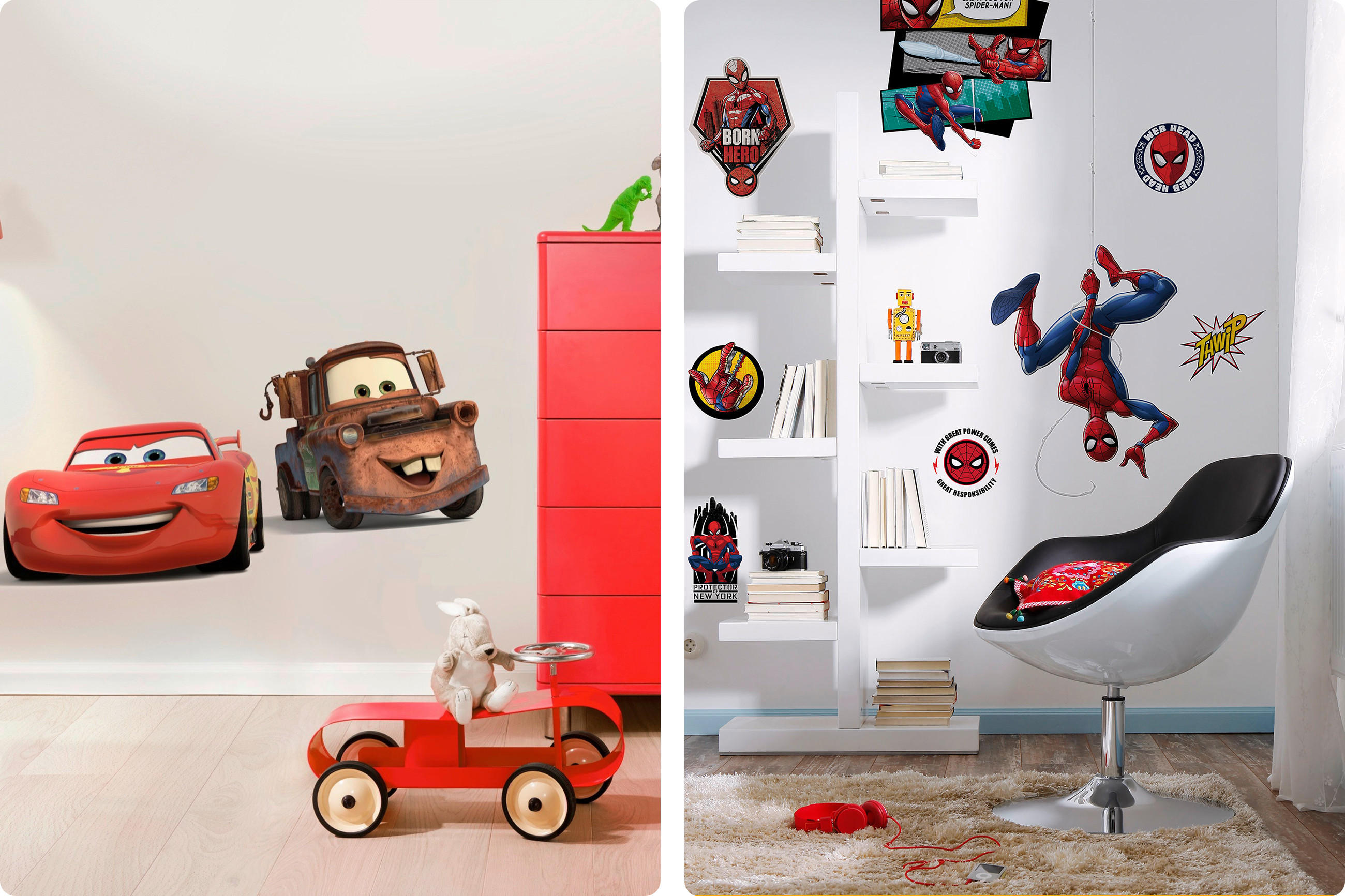 Kinderzimmer mit Wandaufklebern von Cars-Charakteren links und Spider-Man-Motiven rechts, rotem Spielzeugauto mit Plüschtier und modernem Stuhl mit Kissen.