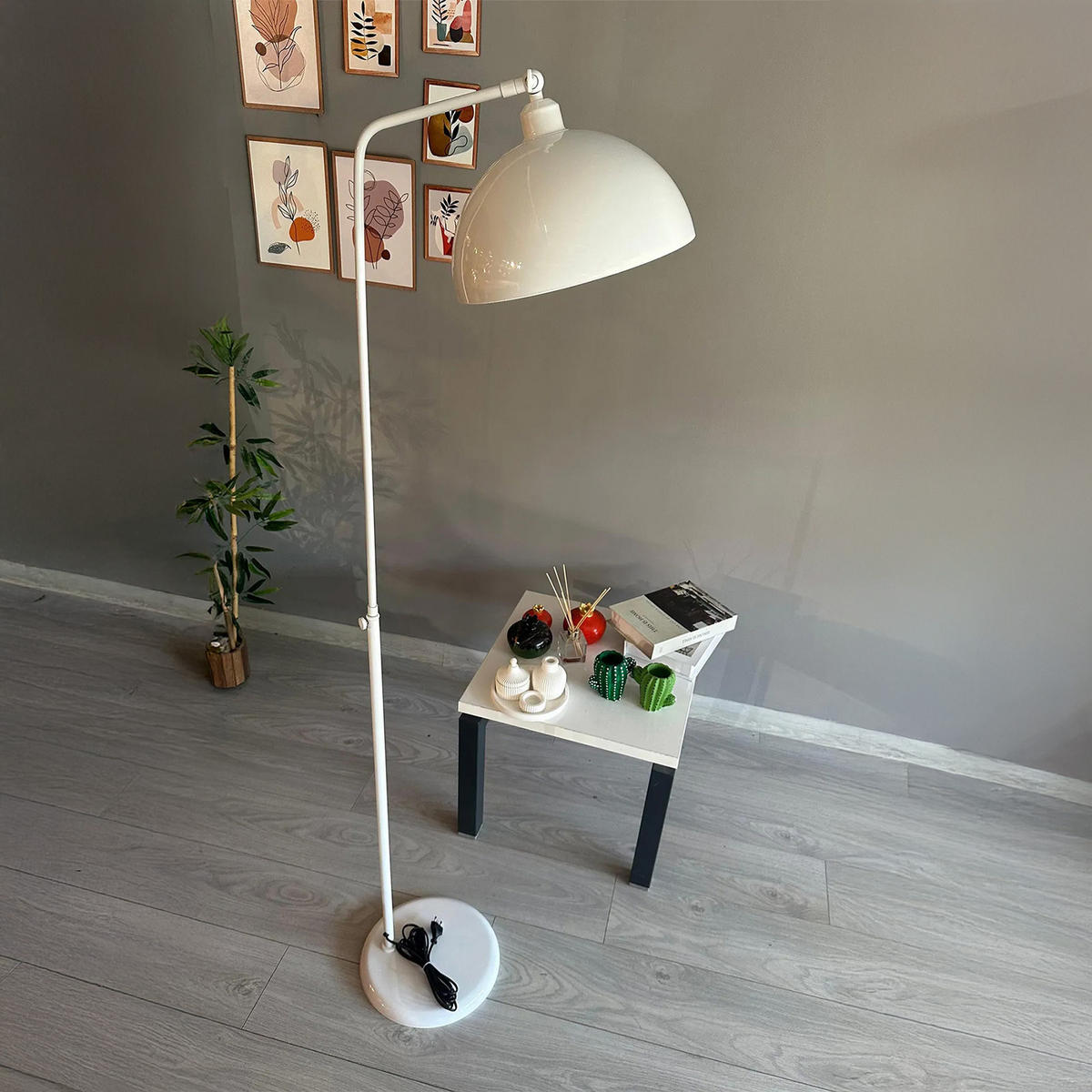 STEHLAMPE Norek aus Metall mit E27, verstellbarer Lampenschirm - Weiß, Metall (37/37/169cm) - Bamyum