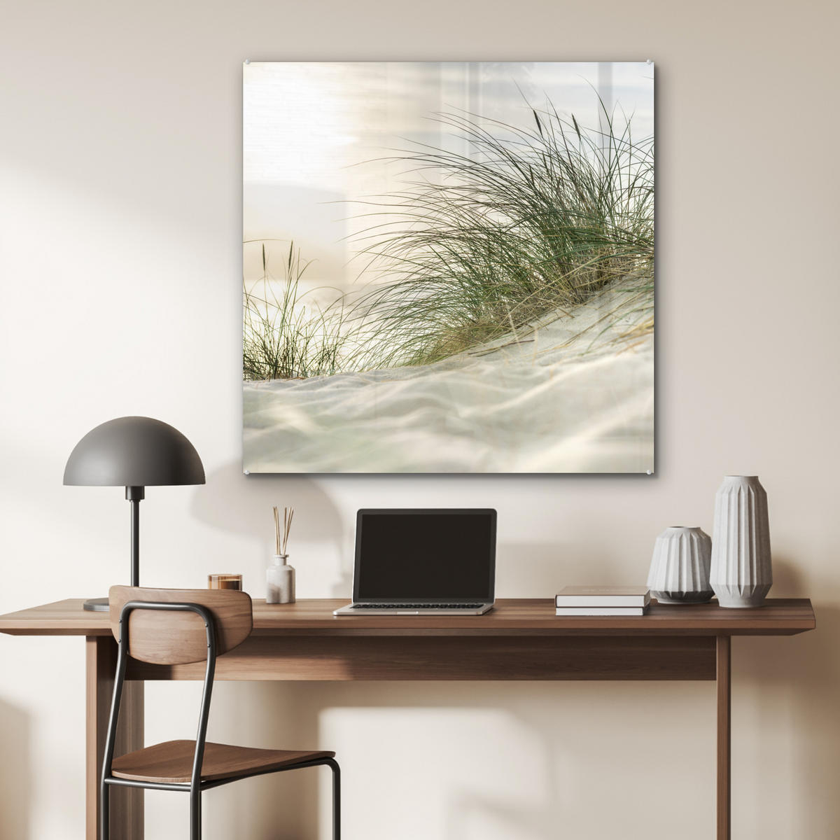 OBRAZ NA AKRYLOVOM SKLE Duny s marramovou trávou pod slnkom nemeckého národného parku Schleswig-Holsteinisches Wattenmeer 90x90 cm - krémová, sklo (90/90cm) - MuchoWow
